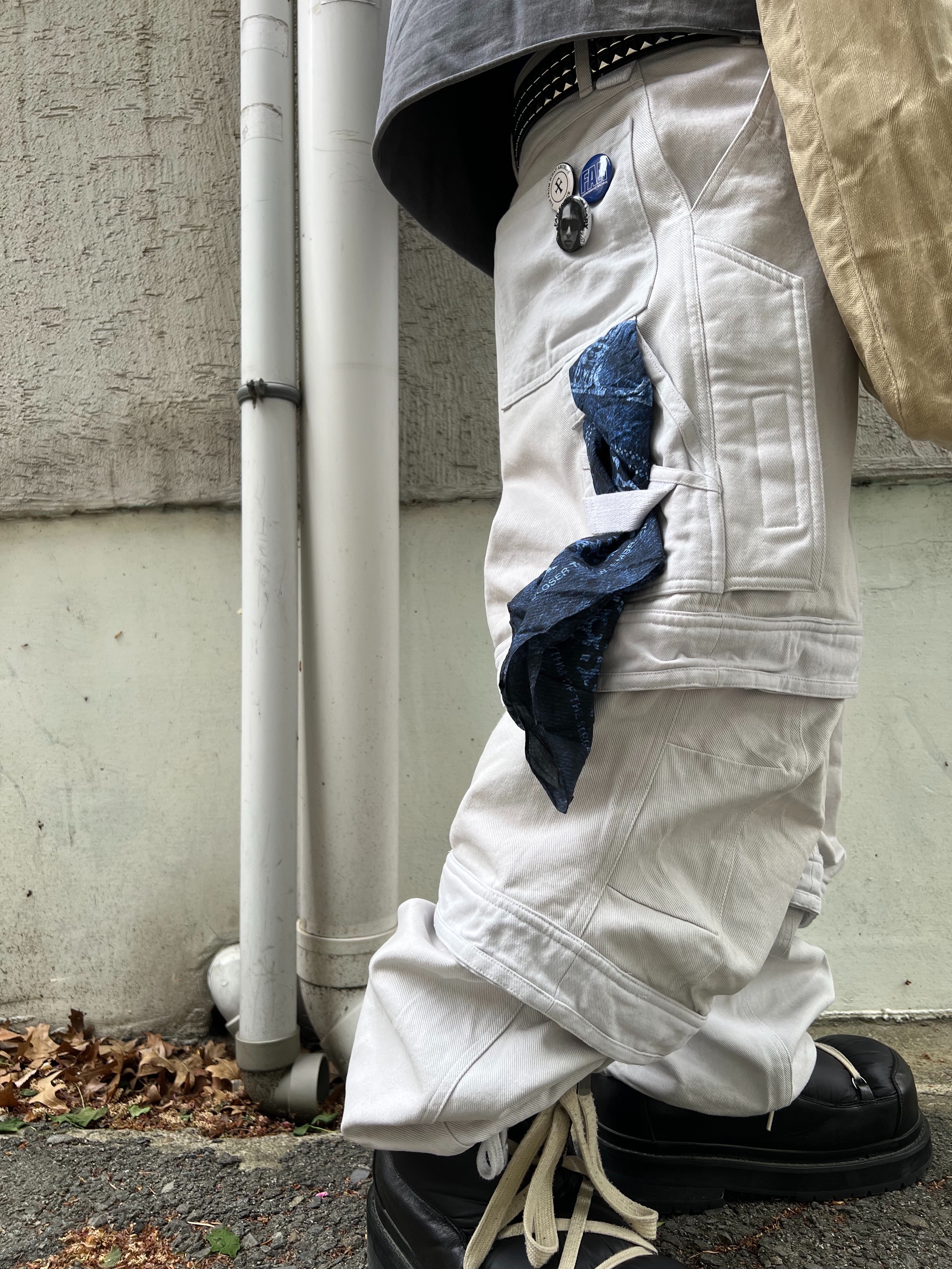 Gentle Monster Paranoyd 02 Silver Clear, Farfromwhat Far Layered Work Pants White 착용 스타일 - 5