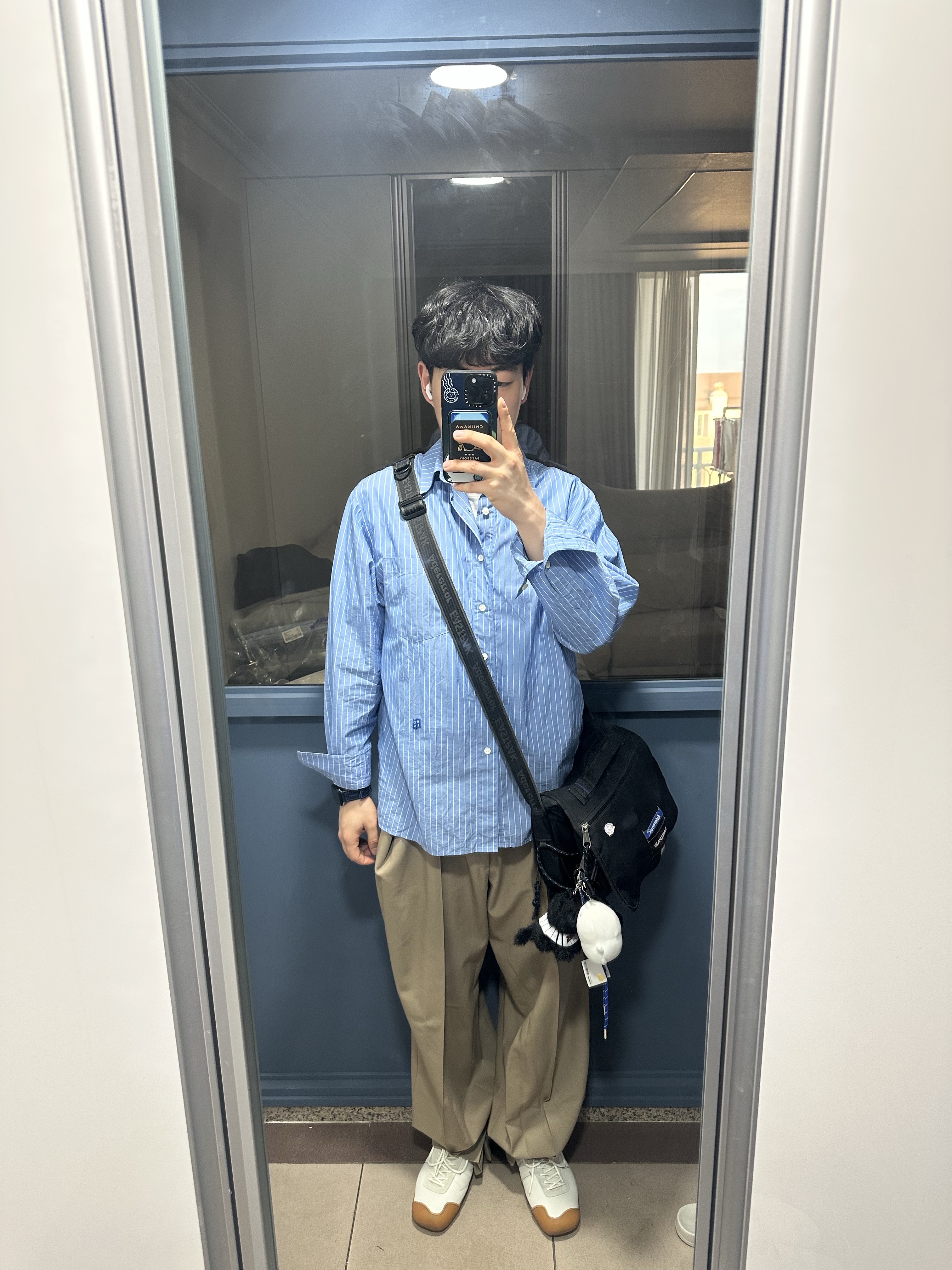 Ader Error Sig; TRS/BL Tag Shirt 01 Stripe, Ader Error Ani Slacks Beige 착용 스타일