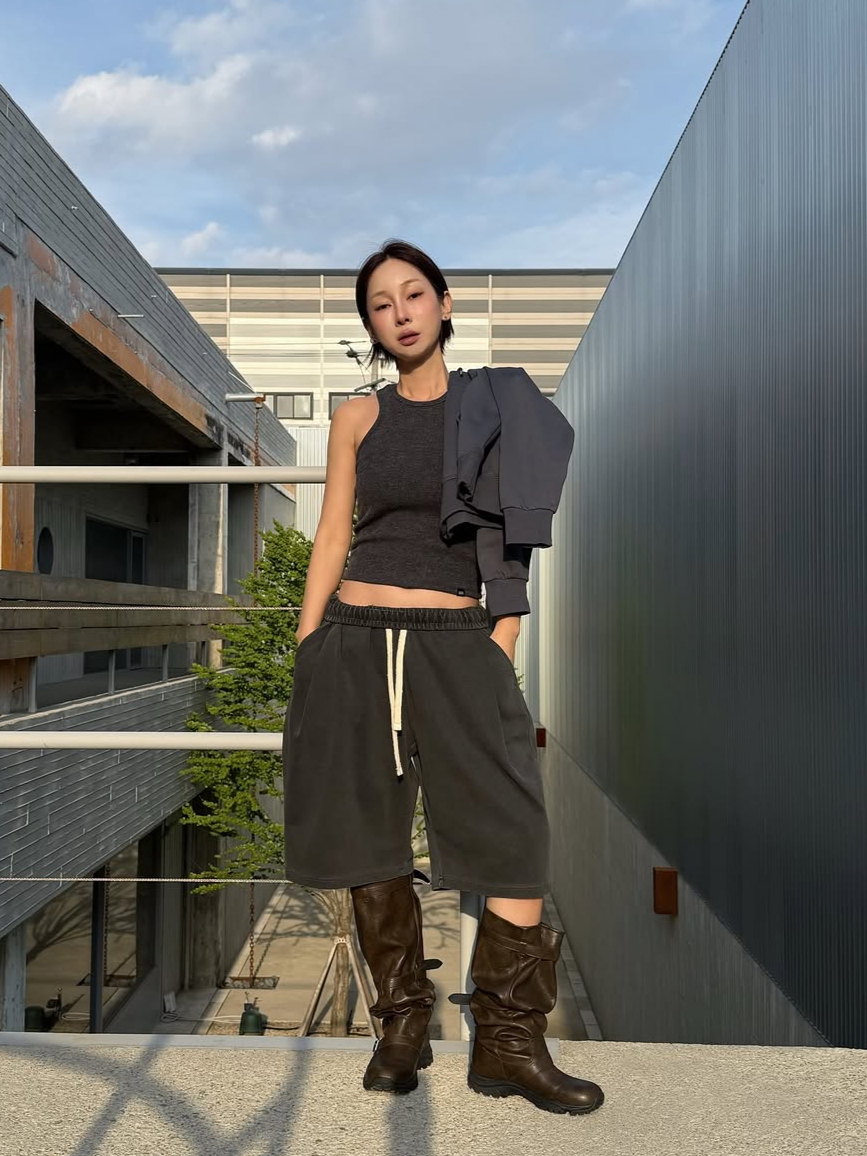 Knitted Pigment Bermuda Traning Half Pants Washing Charcoal 착용 스타일