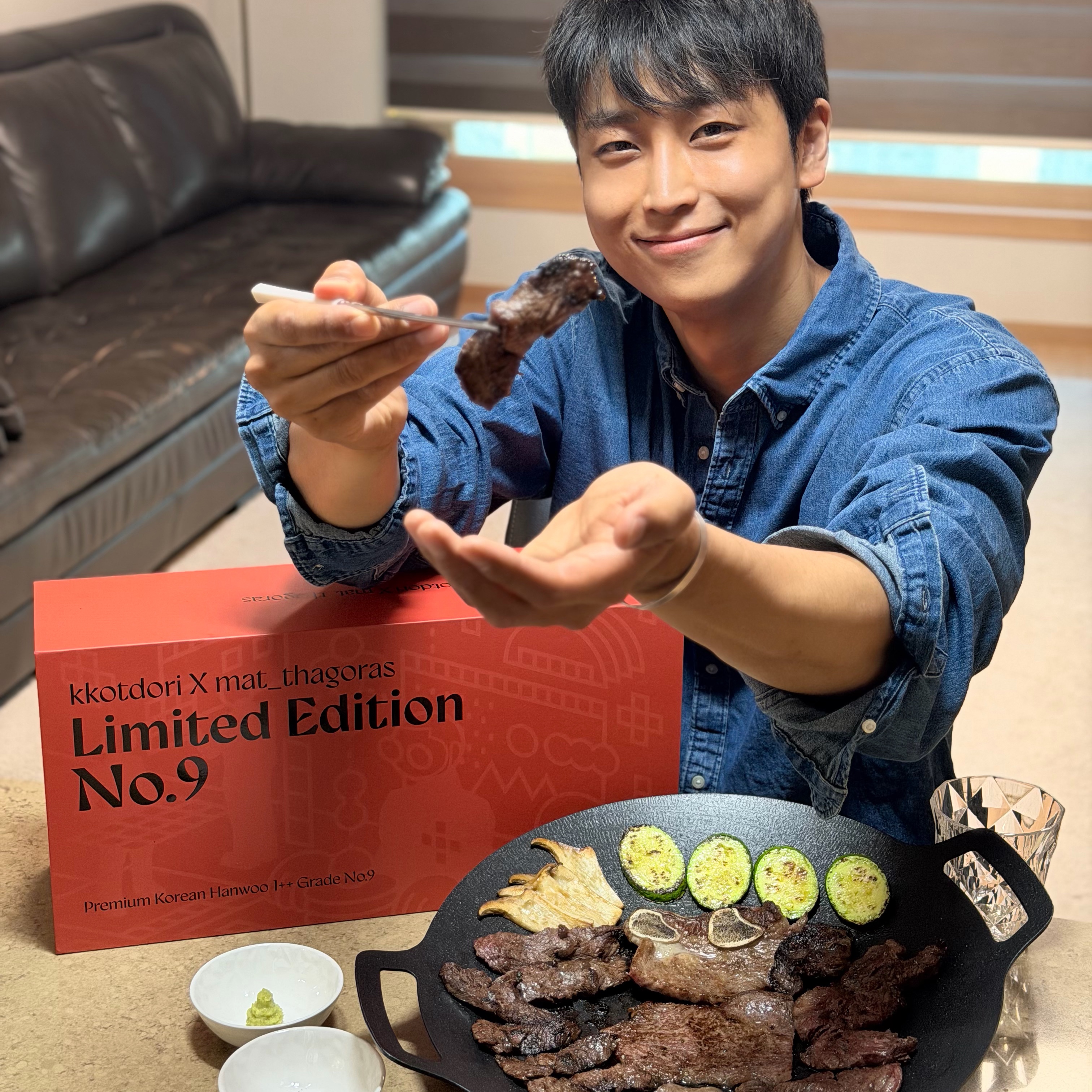 [KREAM 단독] Kkotdori x Mat_tagoras 1++ No.9 Hanwoo Limited Gift Set 착용 스타일 - 2