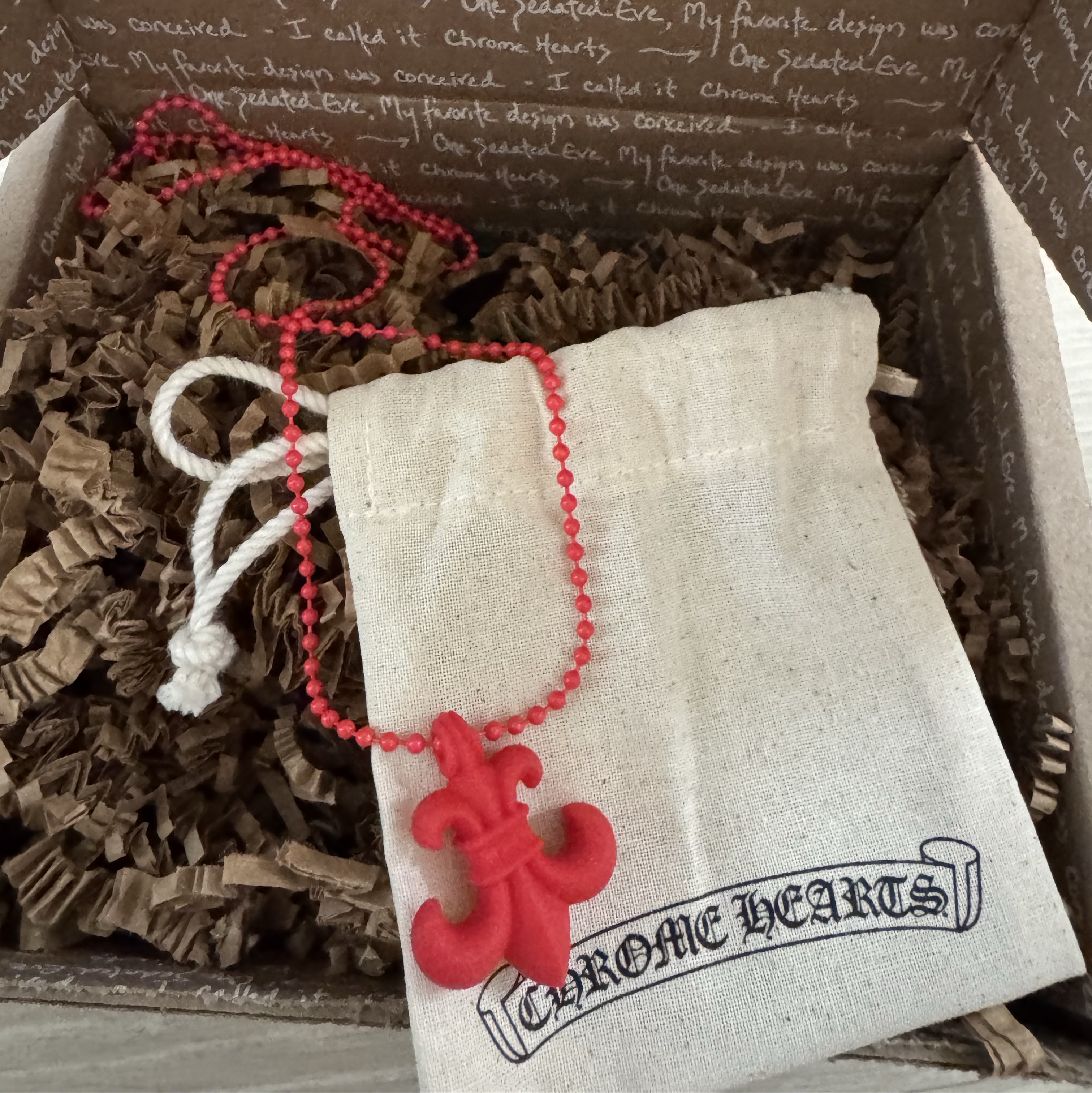 Chrome Hearts Silichrome BS Fleur Pendant Red 착용 스타일