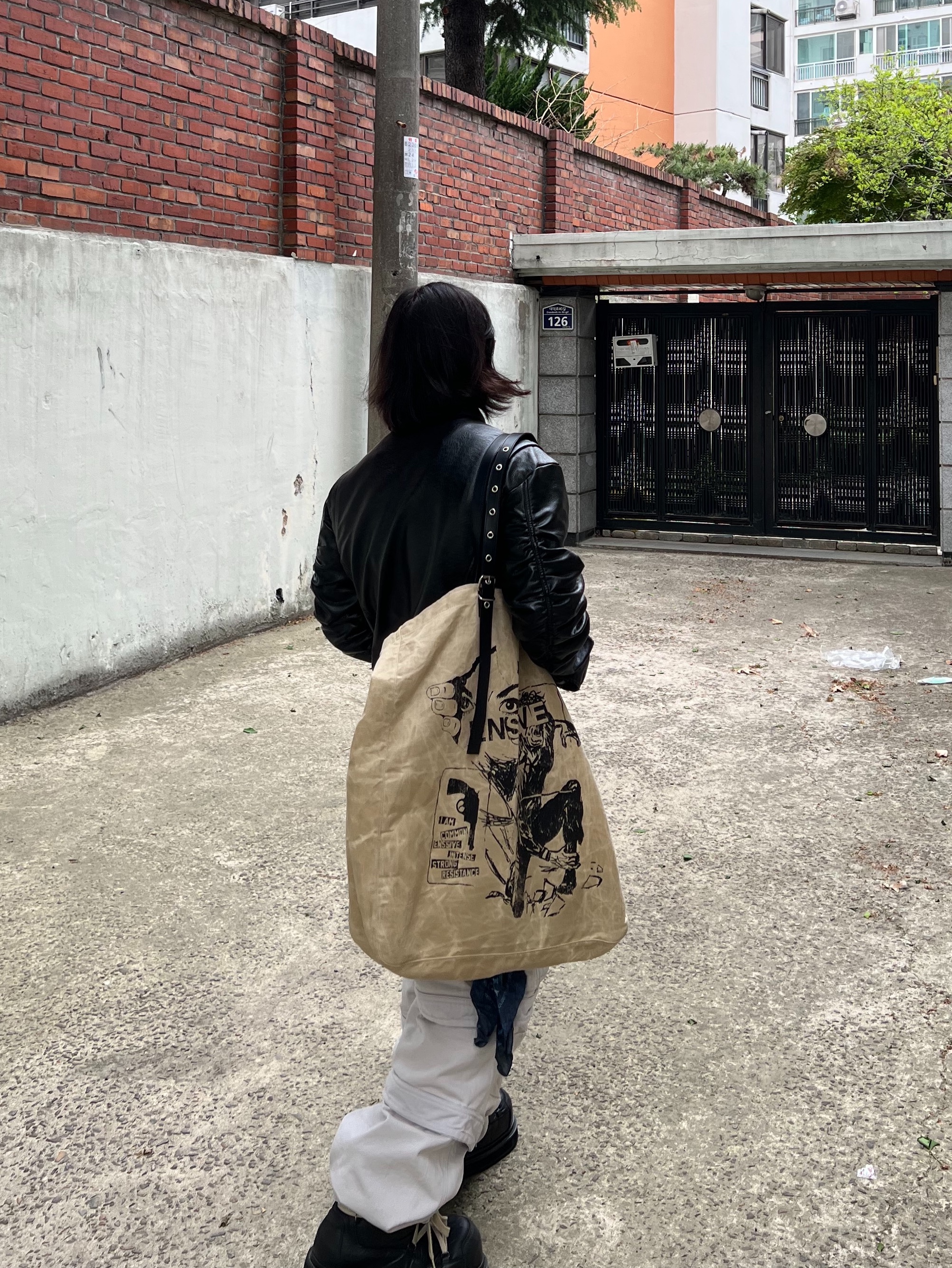 Gentle Monster Paranoyd 02 Silver Clear, Farfromwhat Far Layered Work Pants White 착용 스타일 - 6