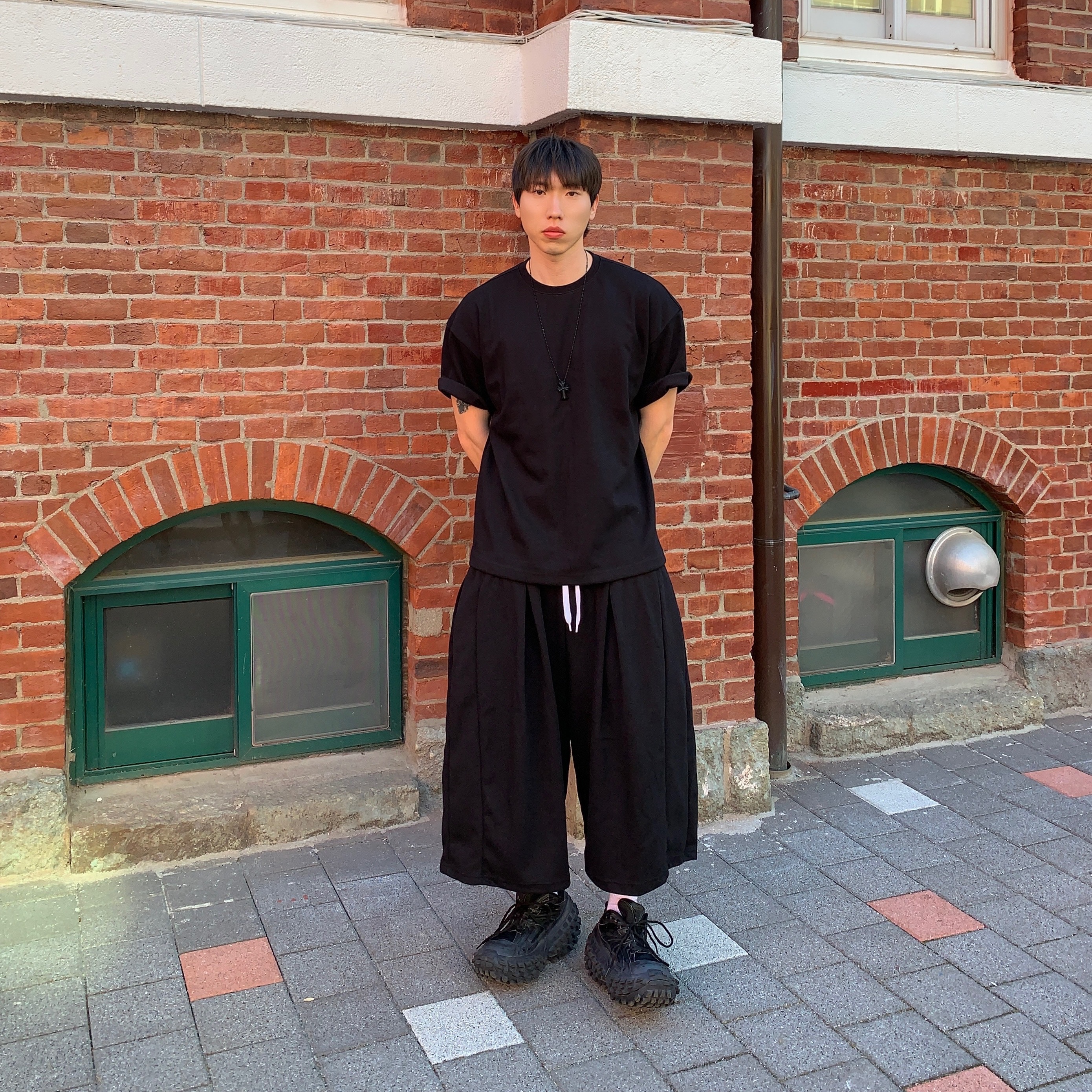 Balenciaga Defender Sneakers Black 착용 스타일