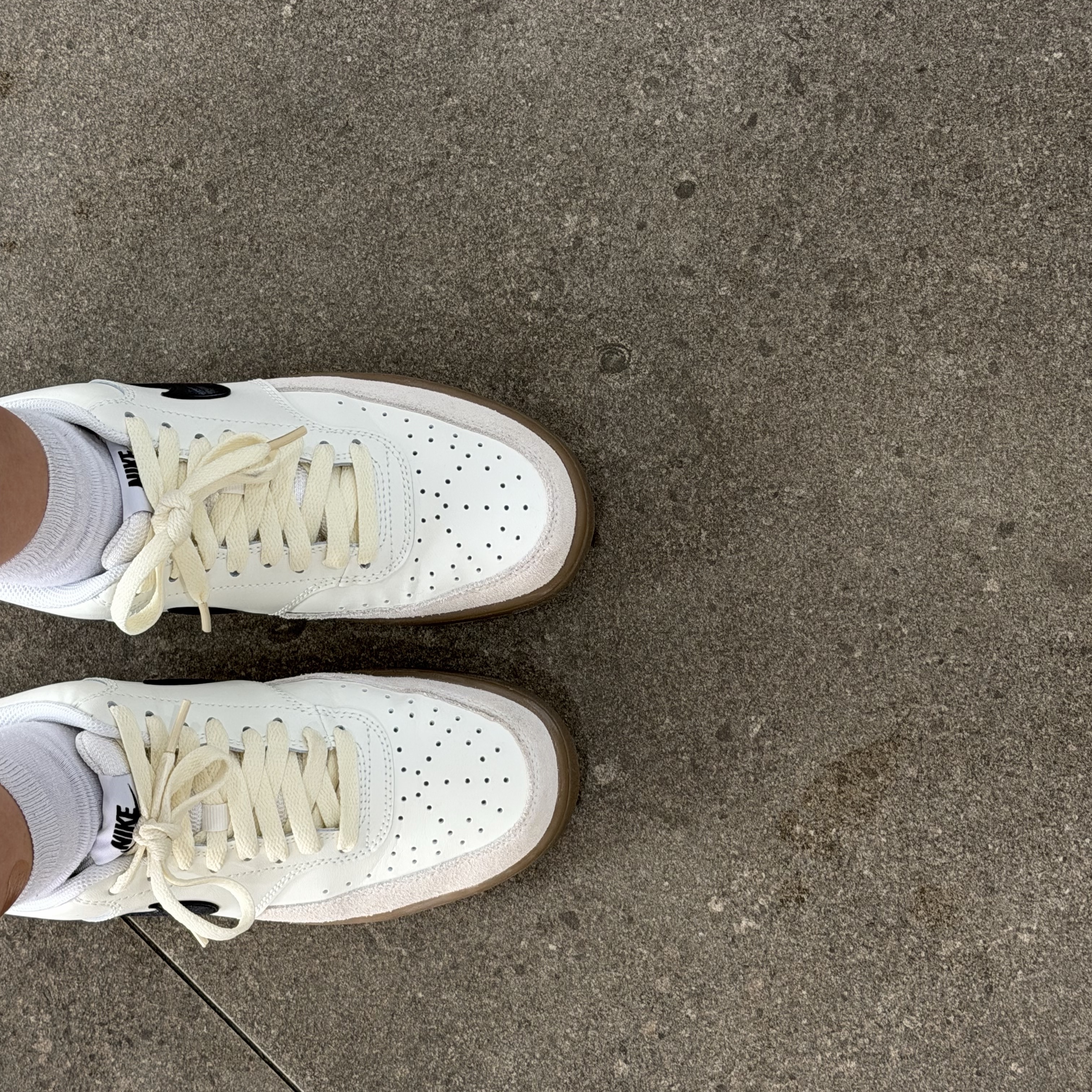 Nike Court Vision Low Sail Light Orewood Brown 착용 스타일 - 3