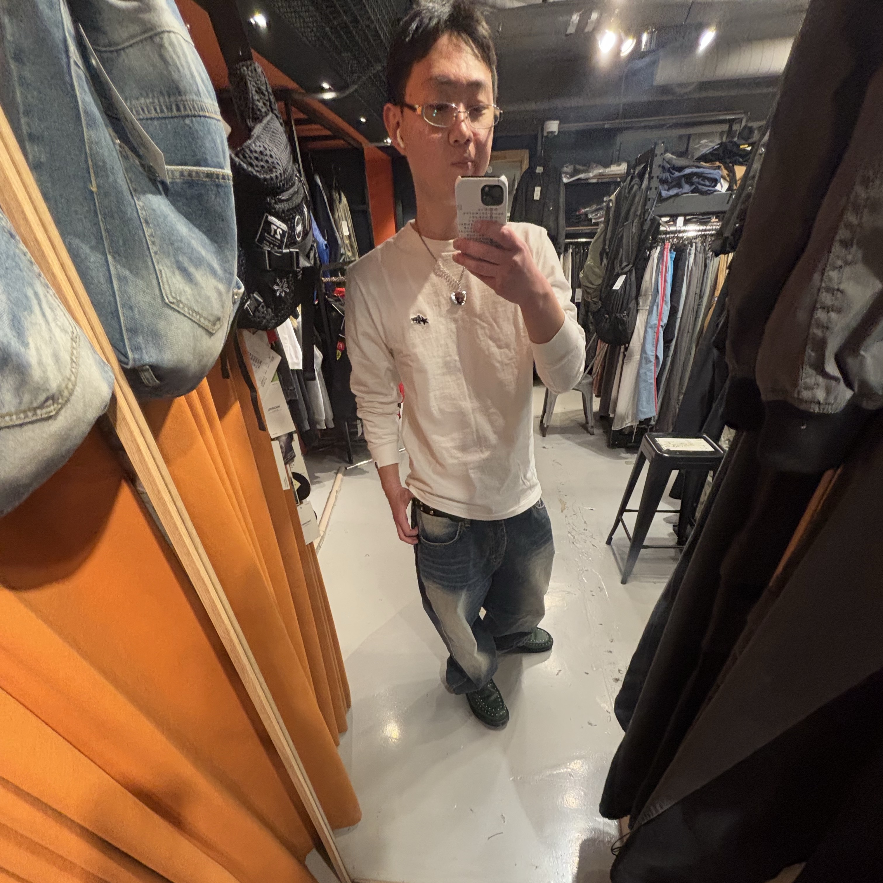 Timberland Authentic 3-Eye Classic Lug Burgundy -Wide, Uniqlo UT x One Piece Graphic T-Shirt Orange - KR 착용 스타일 - 4