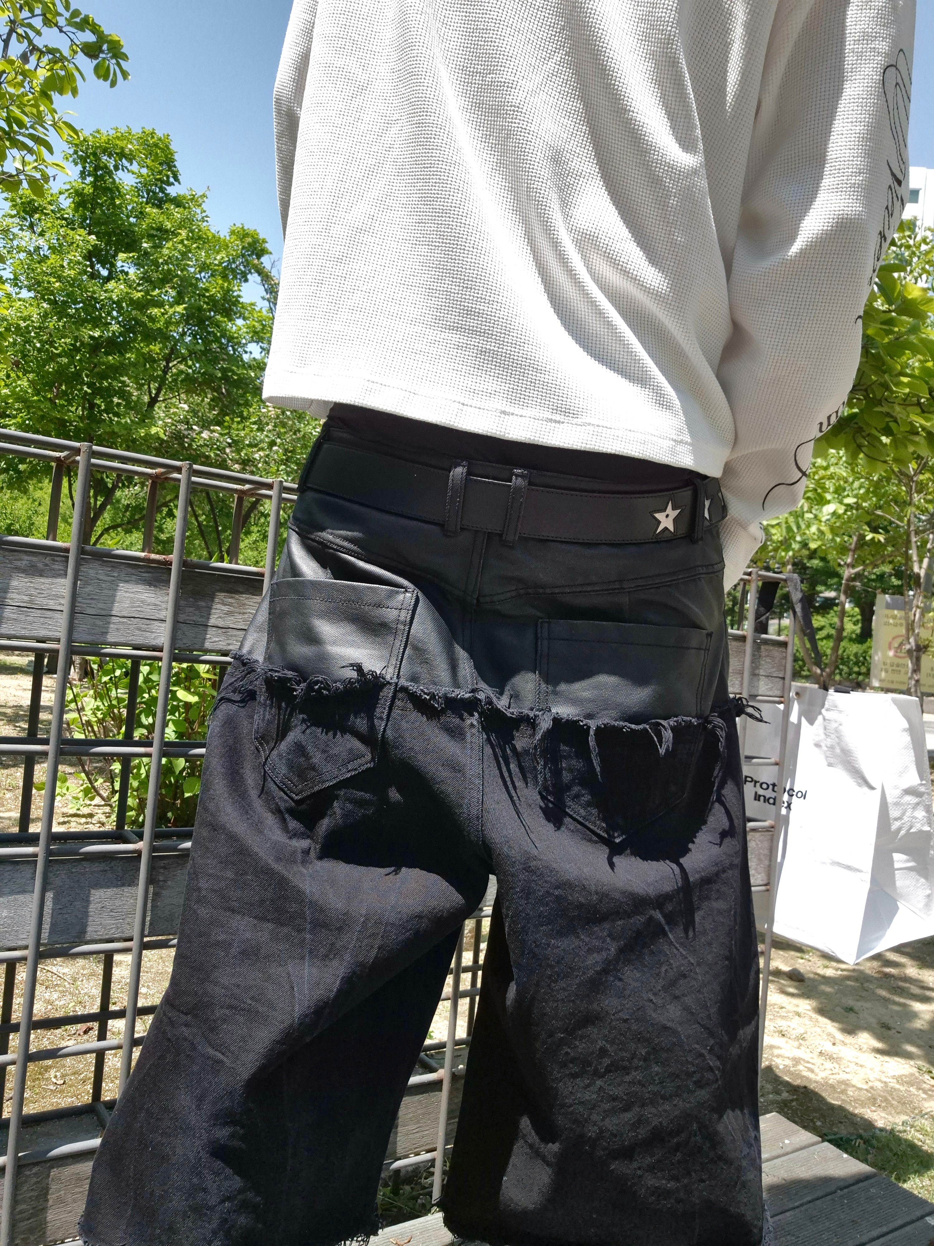 ROARINGRAD Layered Carbon Bermuda Denim Pants Black, Chrome Hearts CH Hollywood Trucker Hat Black White 착용 스타일 - 3