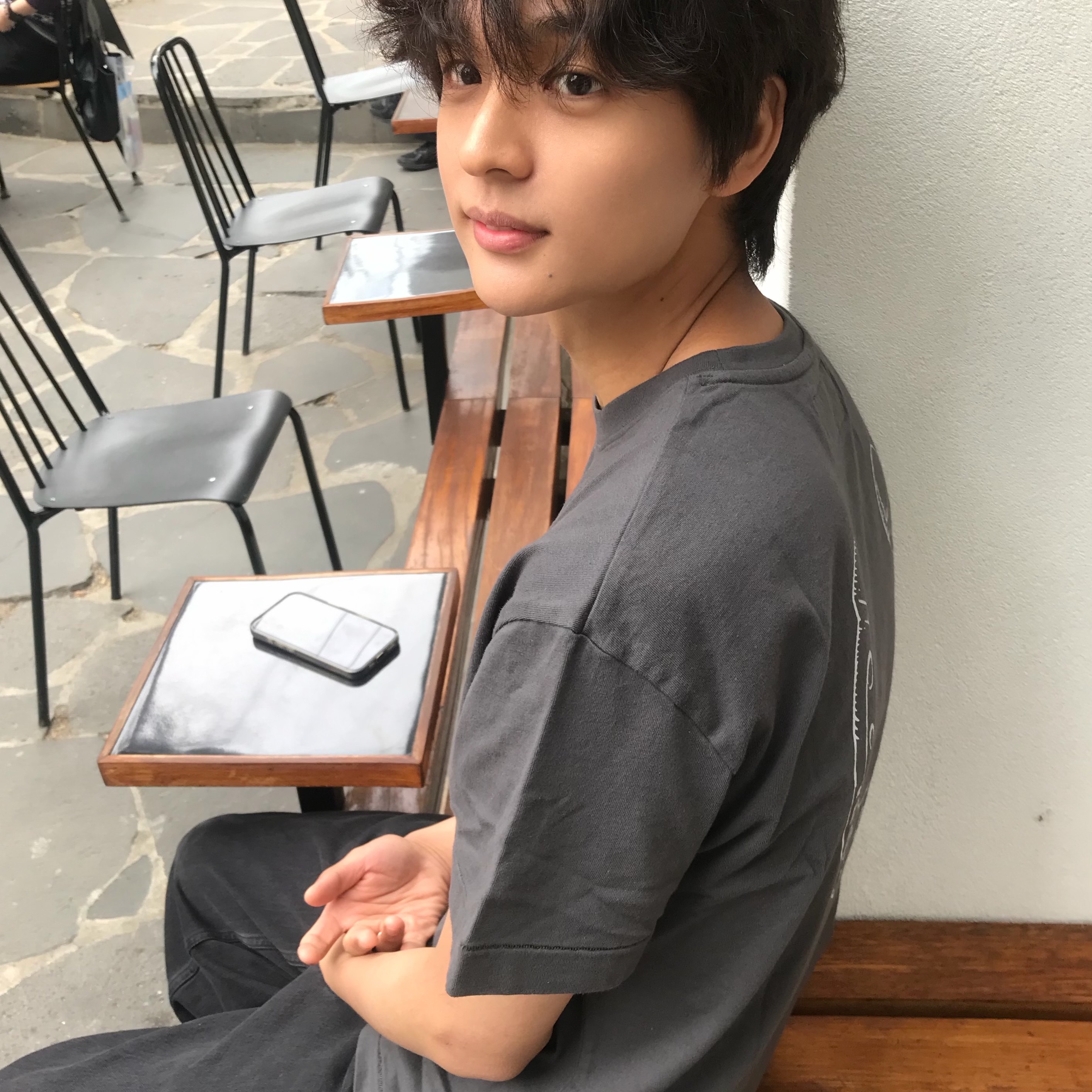 [KREAM 단독] Thevinylhouse Lucky House Tee Charcoal 착용 스타일 - 2
