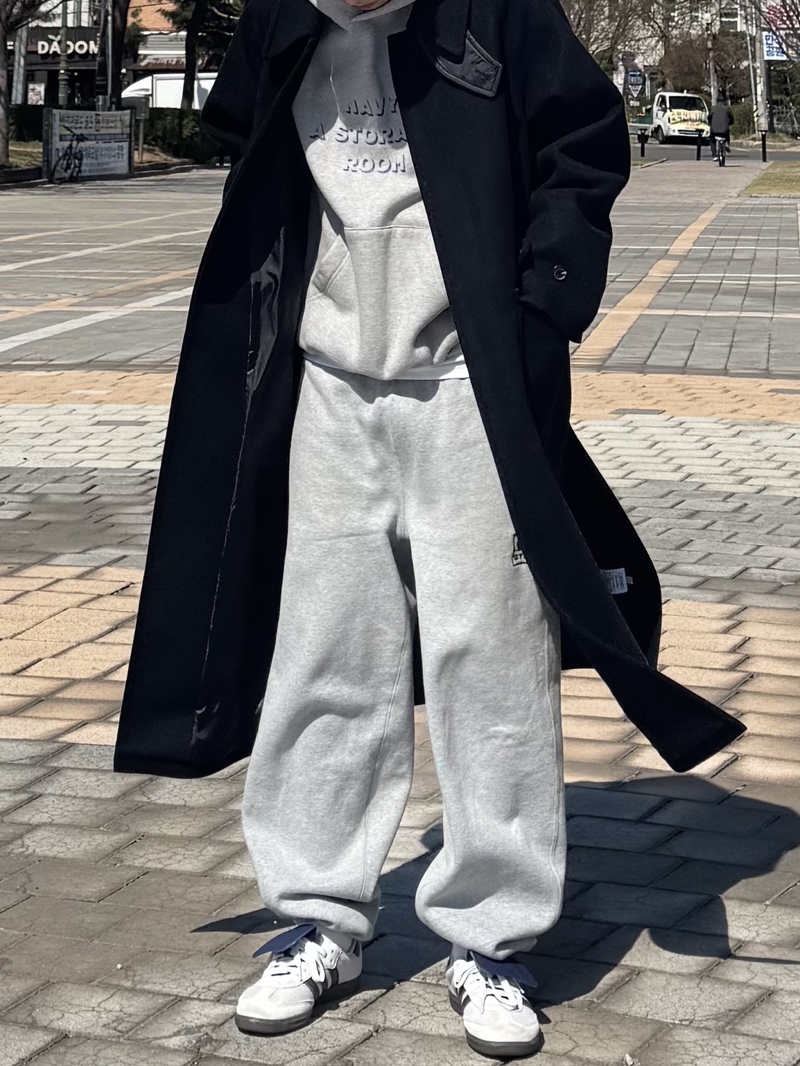 Adidas Samba LT Crystal White Dark Blue Gum, Nike x Stussy NRG Fleece Pants Dark Grey Heather (DO9340-063) 착용 스타일