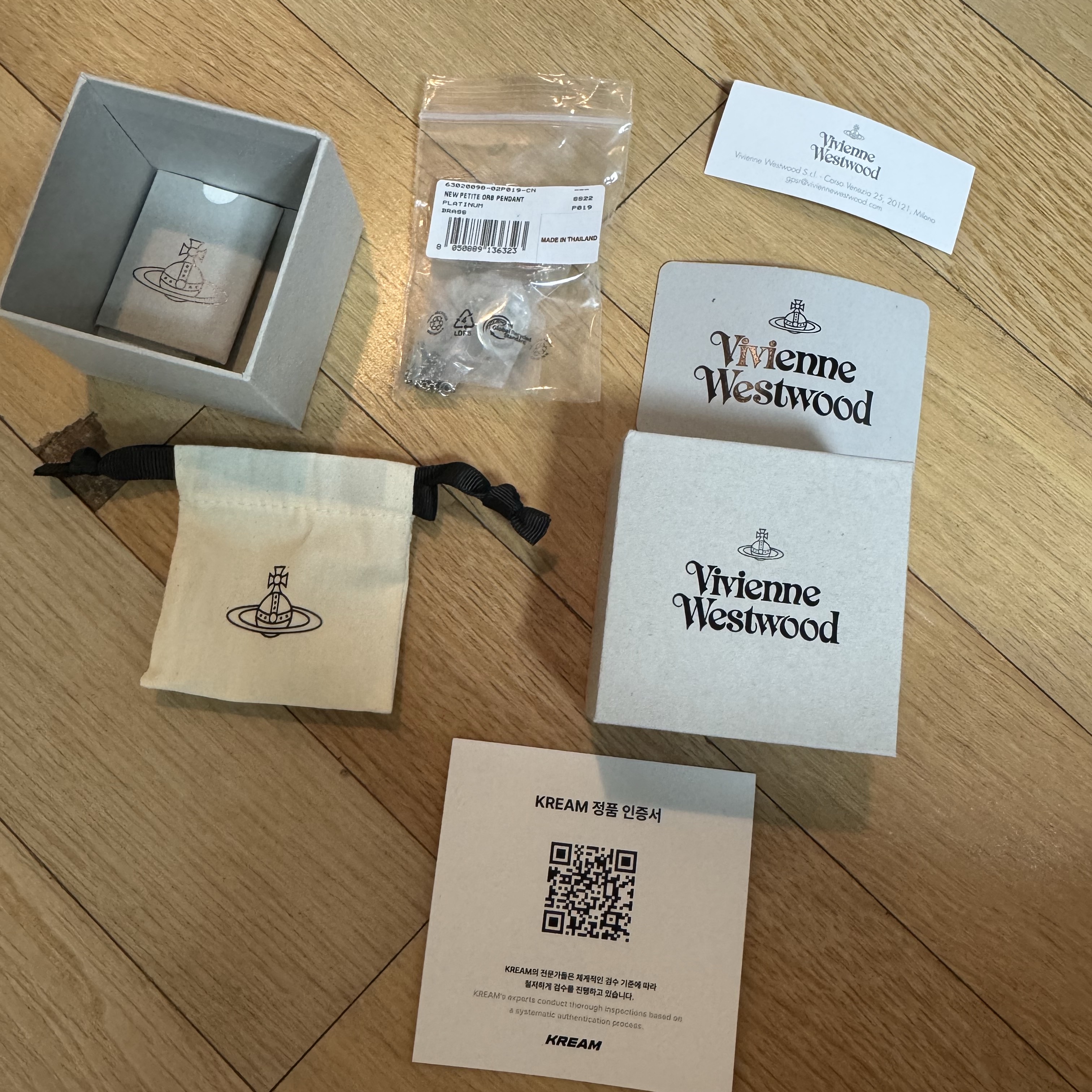 Vivienne Westwood New Petite Orb Pendant Silver 착용 스타일 - 2