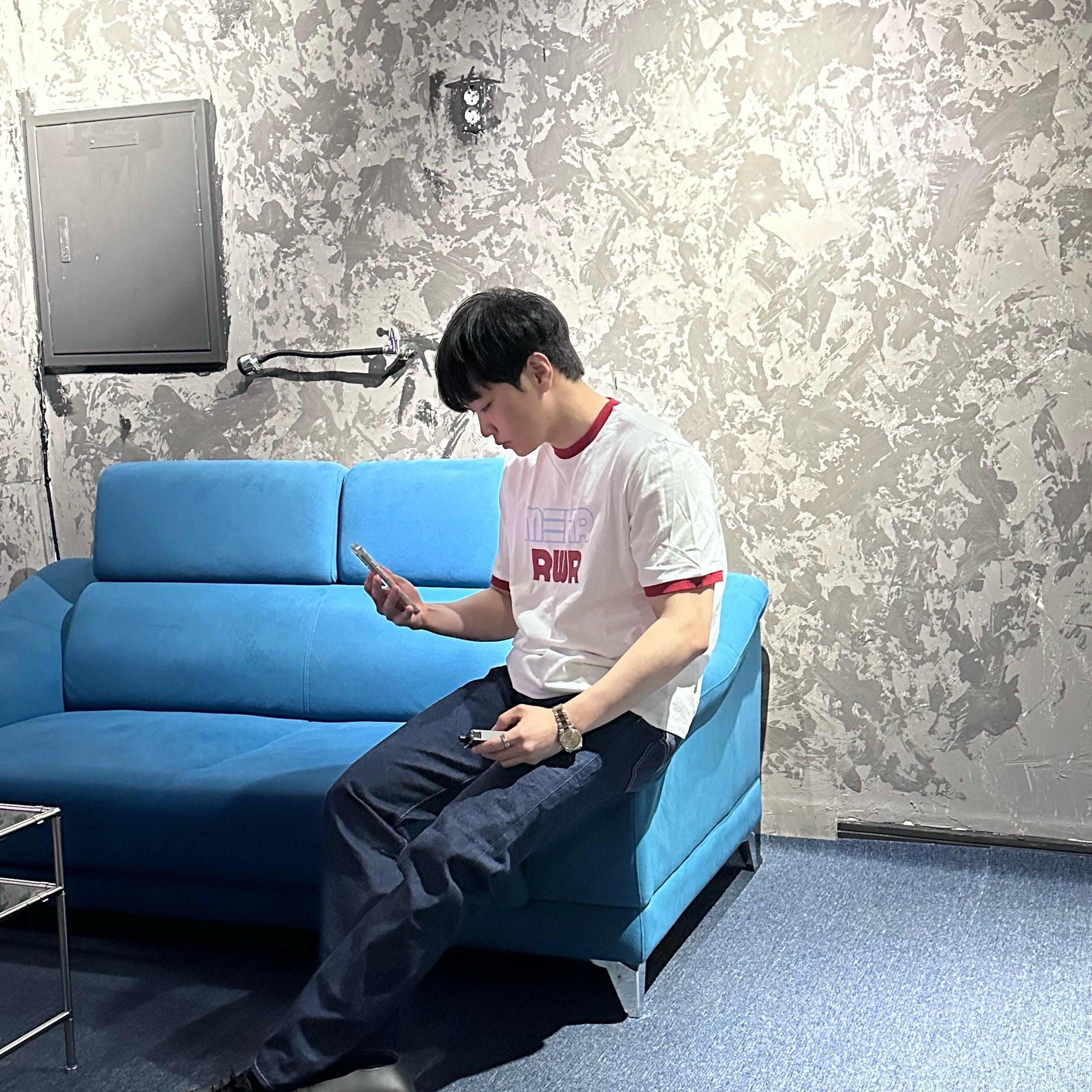 [KREAM 단독] RWR x MEHR Ringer T-Shirt White, Levi's 501 Original Jeans Dark Indigo 착용 스타일 - 3
