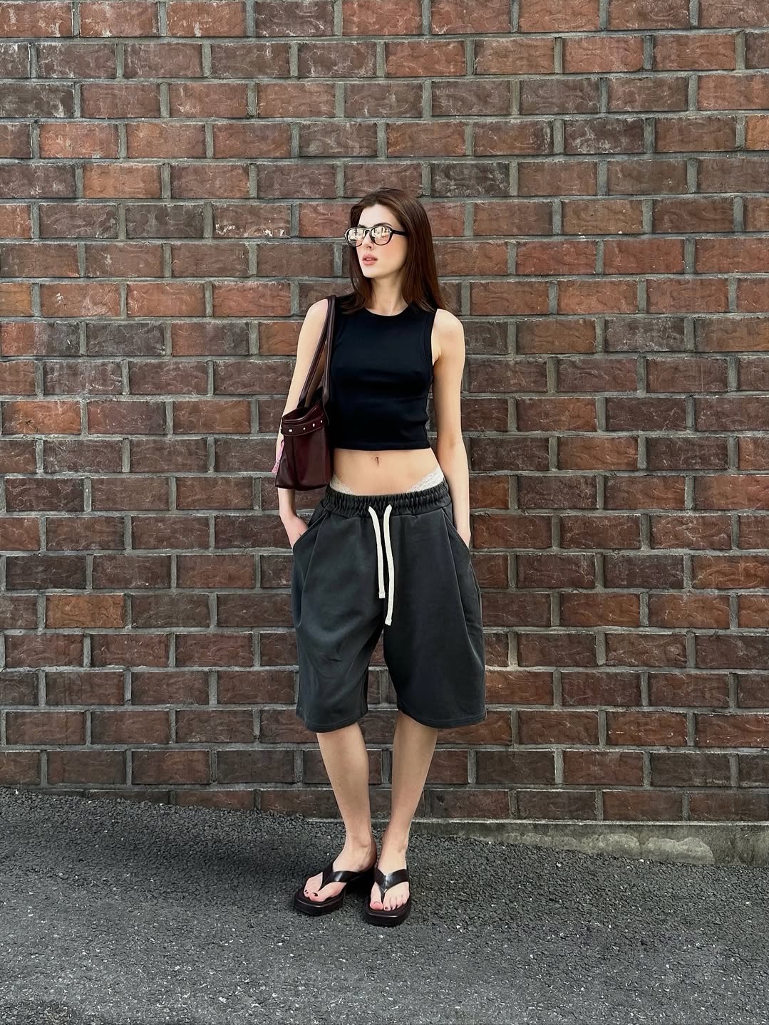 Knitted Pigment Bermuda Traning Half Pants Washing Charcoal 착용 스타일 - 2