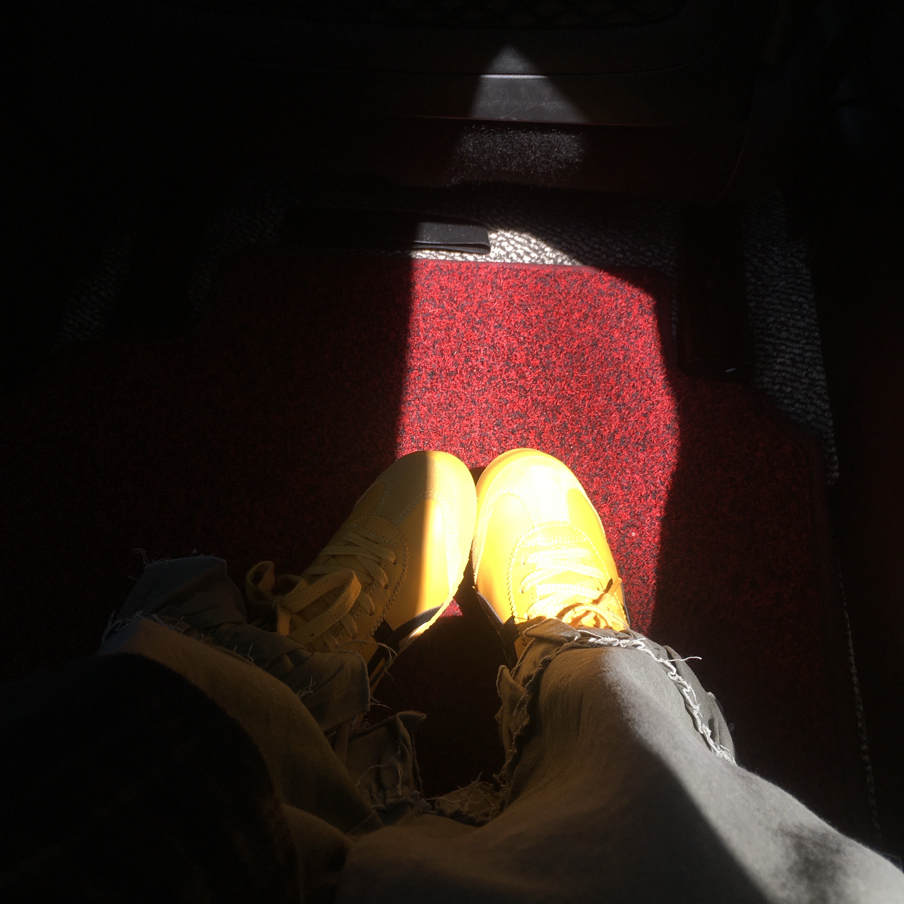 Onitsuka Tiger Mexico 66 Yellow Black 착용 스타일 - 1