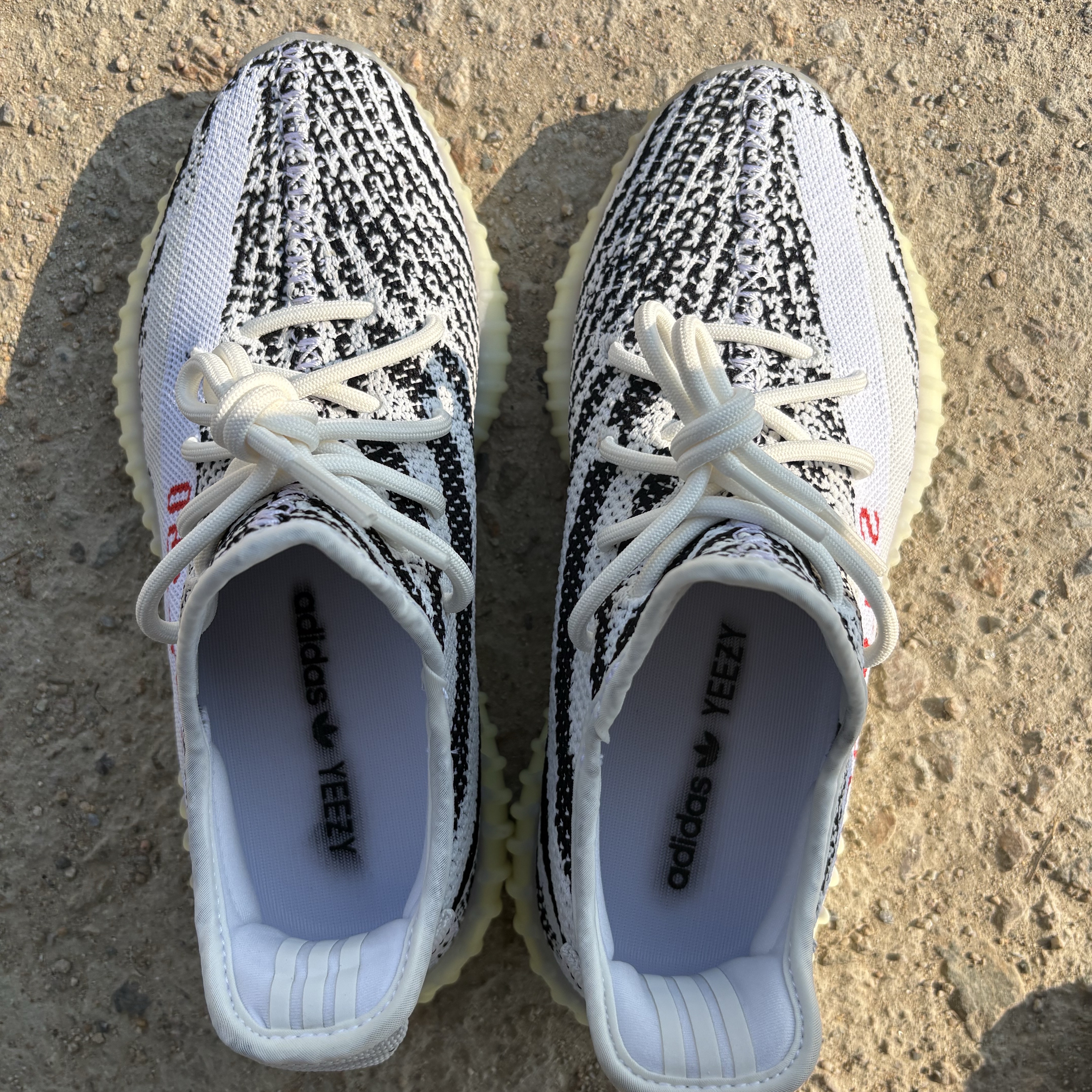 Adidas Yeezy Boost 350 V2 Zebra 2017/2019/2020 착용 스타일 - 1