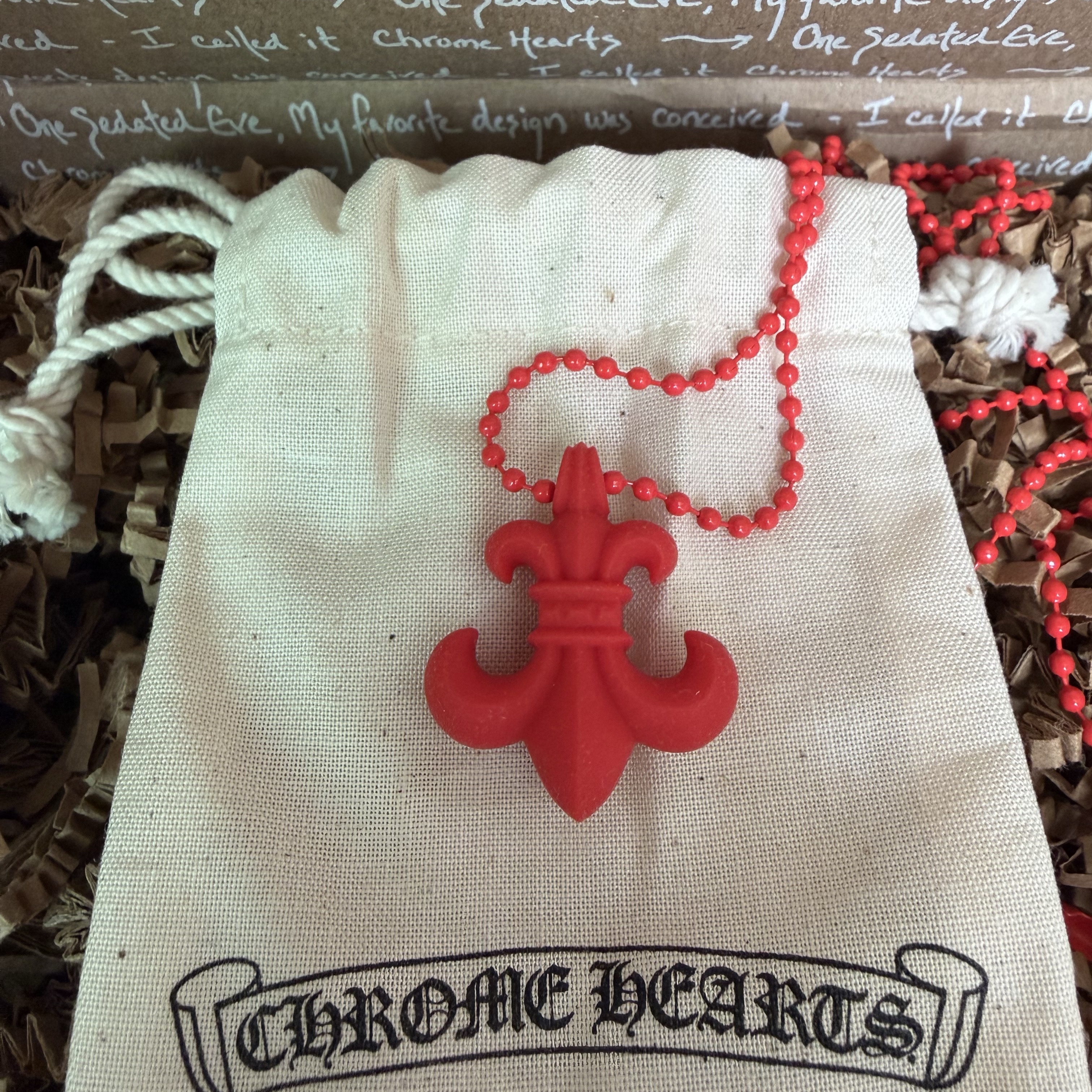 Chrome Hearts Silichrome BS Fleur Pendant Red 착용 스타일