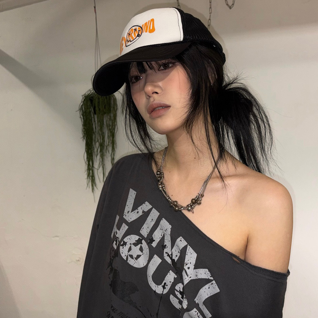 Thevinylhouse Raw Cut Over Ls Tee (W) Charcoal 착용 스타일