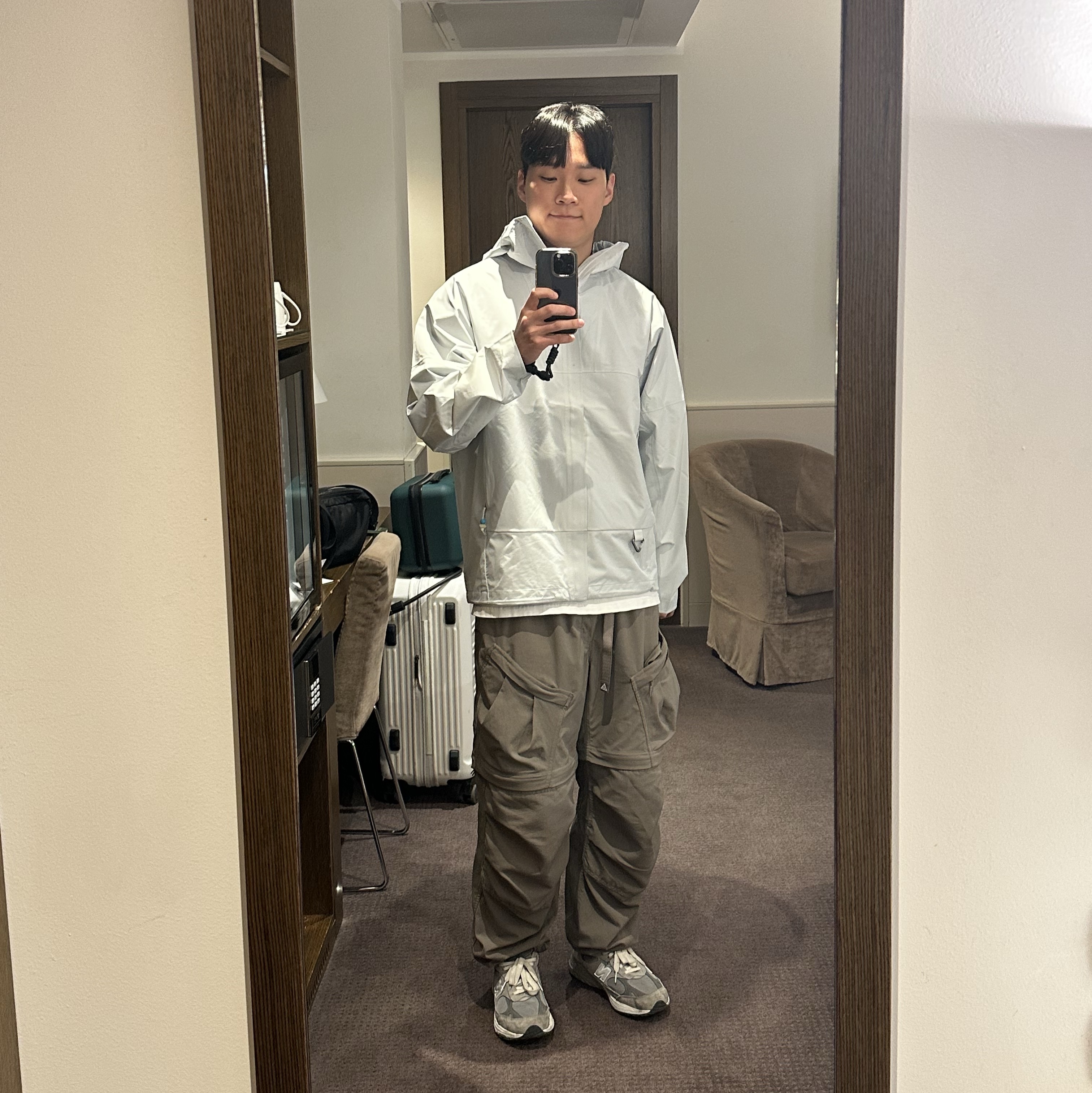 Nike ACG Storm-Fit ADV Cascade Rains Full Zip Jacket Photon Dust - Asia, Nike ACG Smith Summit Cargo Pants Olive Grey - US/EU 착용 스타일