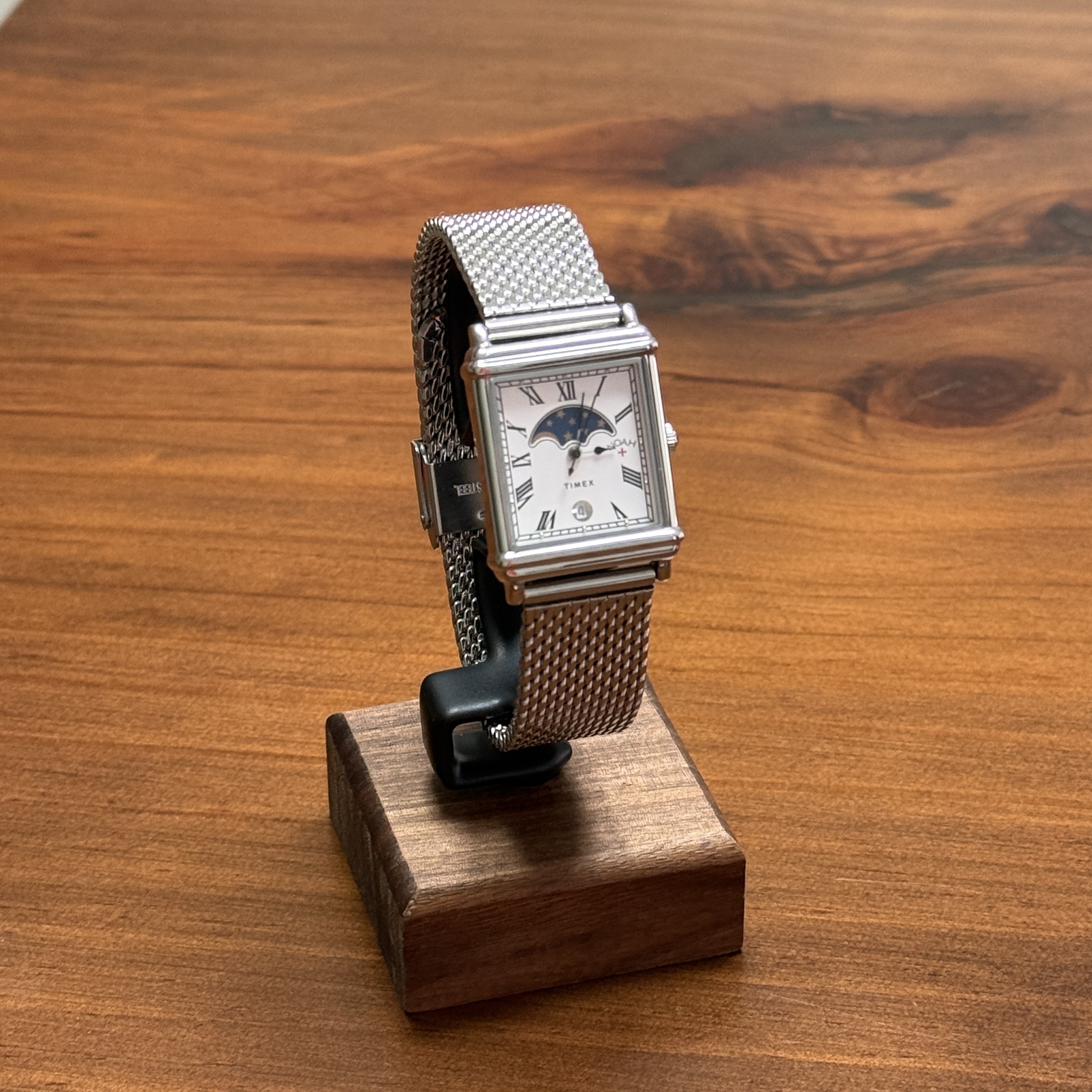 Timex x Noah Moon 37mm Phase Watch Brown Steel 착용 스타일