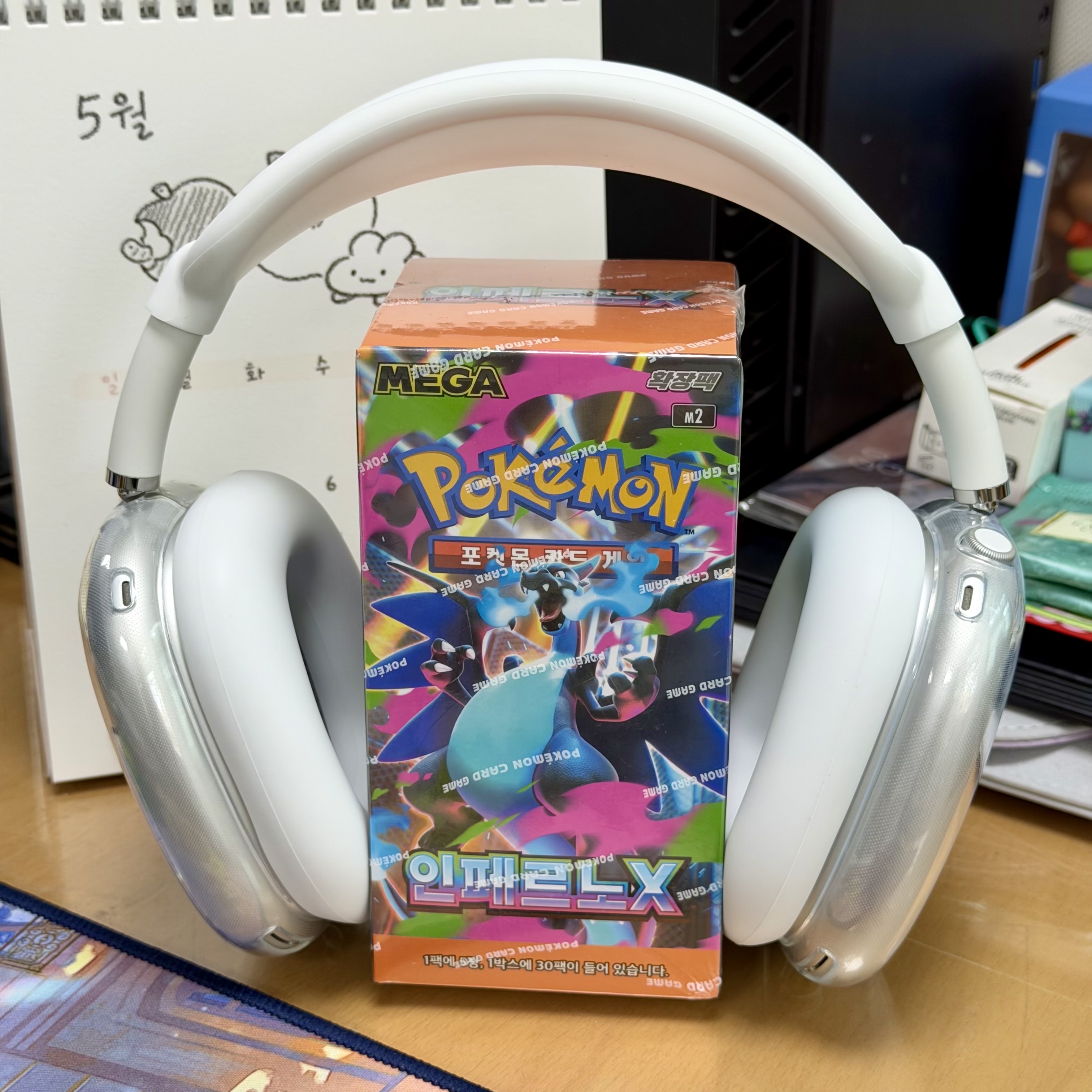 Apple AirPods Max Lightning Silver (Korean Ver.), Pokemon TCG Mega Expansion Pack Inferno X Box (Pack of 30/Korean Ver.) 착용 스타일