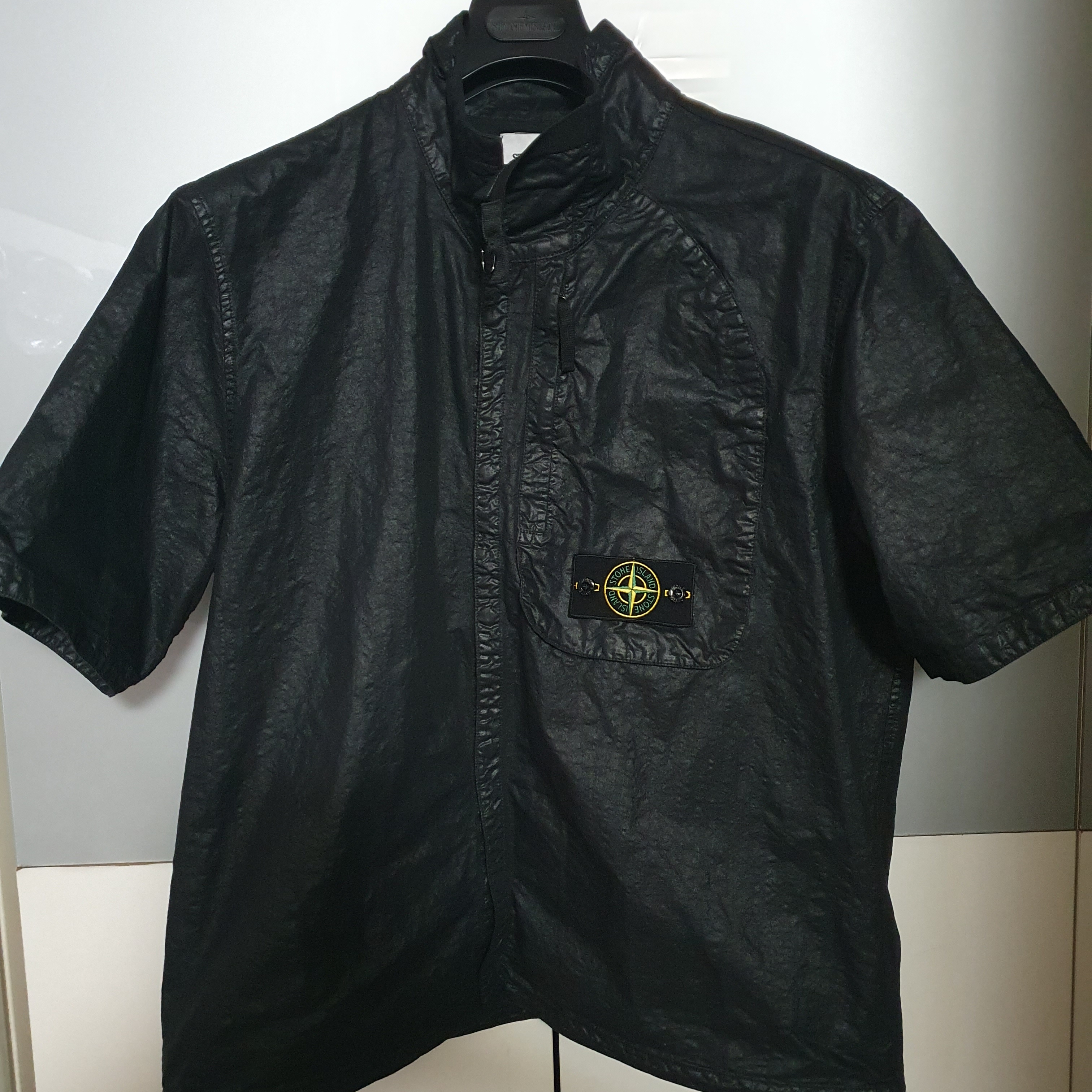 Stone Island 1200028 Organic Look Nylon Panama-TC Comfort Fit Short-Sleeve Shirt with Hidden Snaps Black - 25SS 착용 스타일