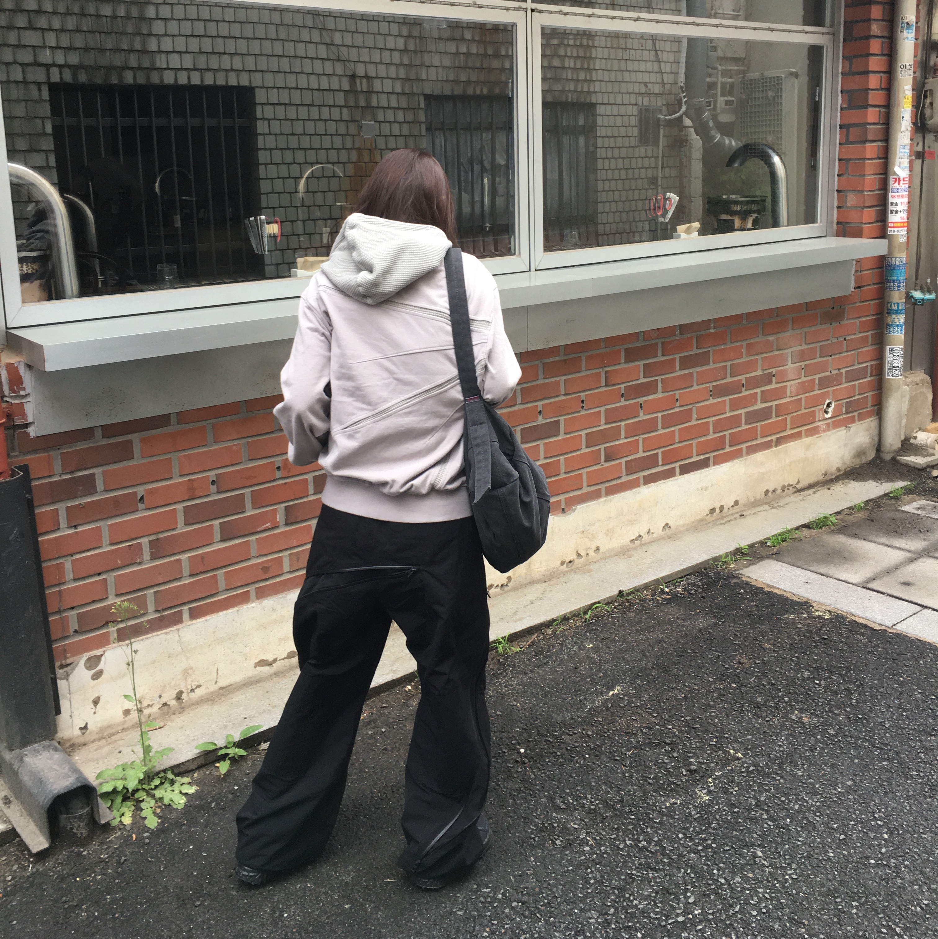 Xlim EP.8 01 Hoodie Light Gray, Sansan Gear Affine Curve Pants Black_26SS 착용 스타일 - 2