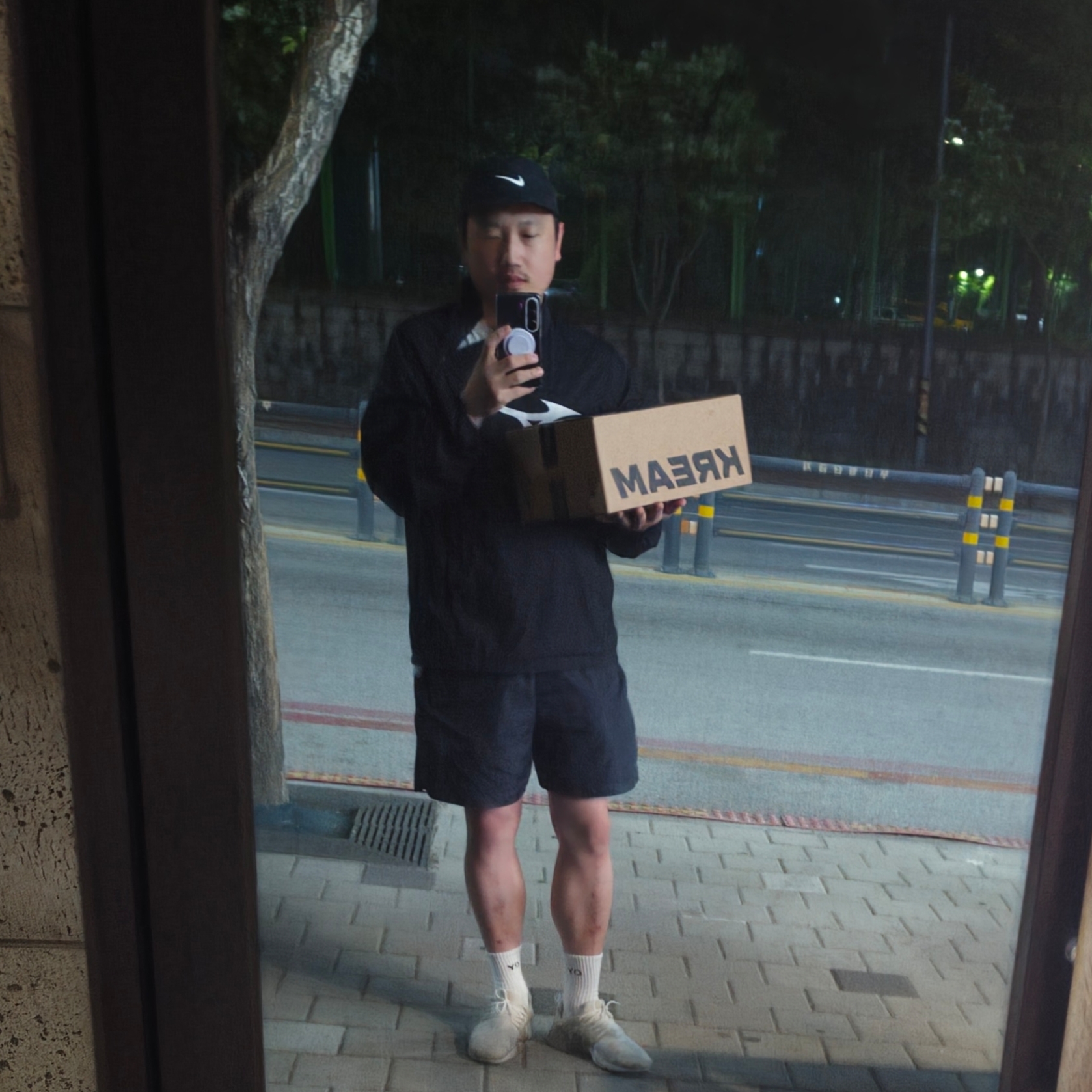 Nike Dri-Fit Fly Unstructured Swoosh Cap Black, Patagonia Baggies Shorts 5 Inch Black 착용 스타일
