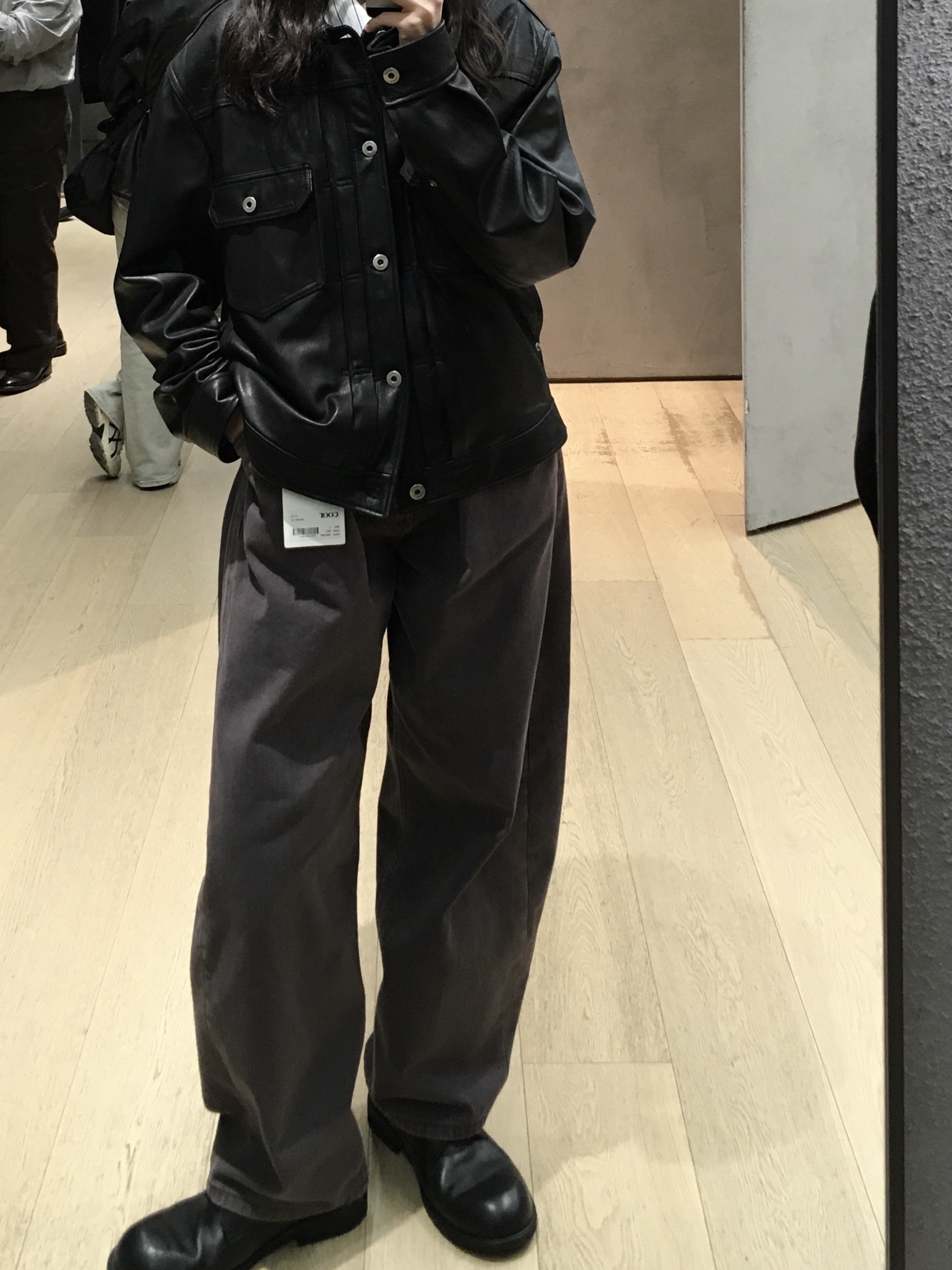 Hatchingroom Curve Jeans Washed Charcoal 착용 스타일