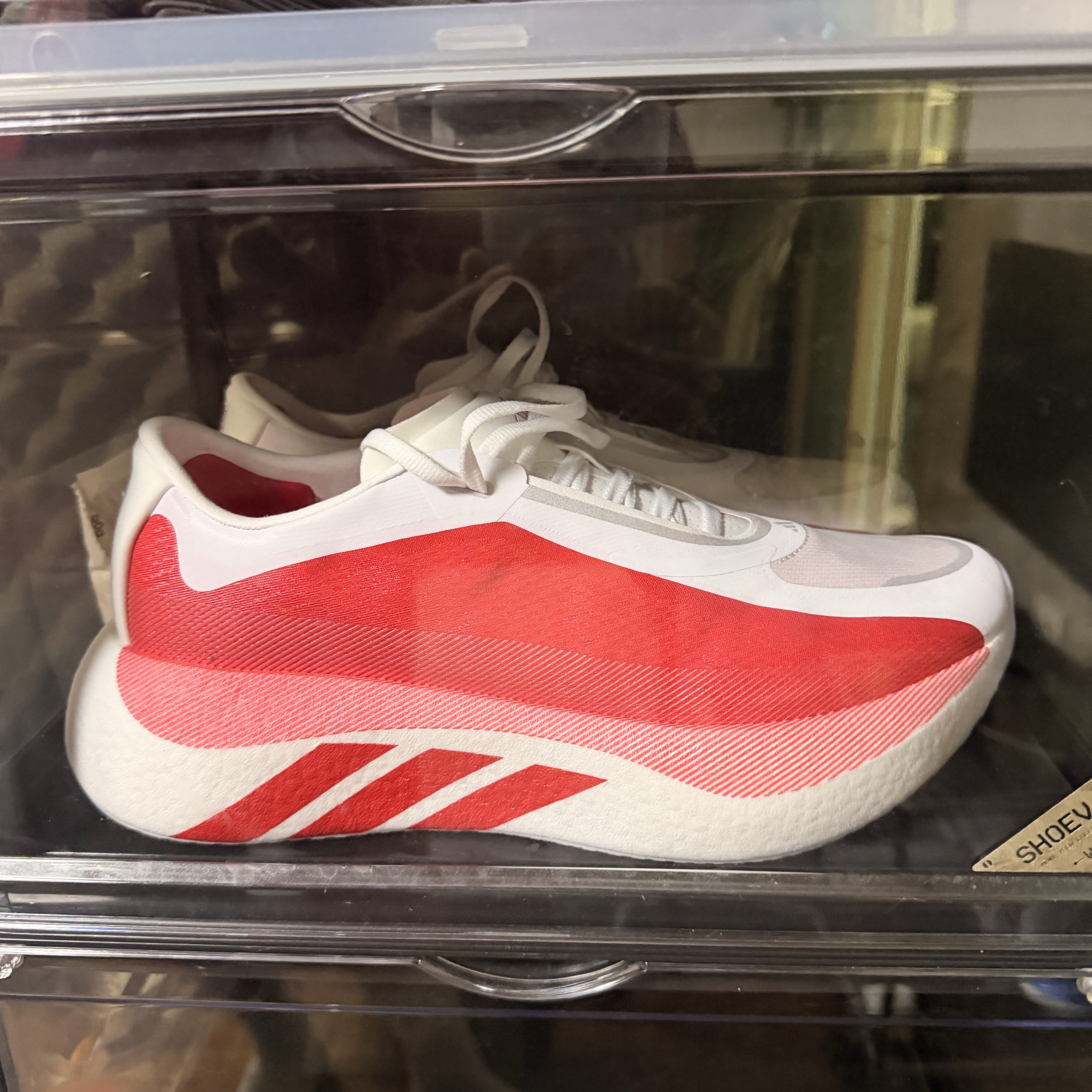Adidas Hyperboost Edge Cloud White Pure Ruby 착용 스타일