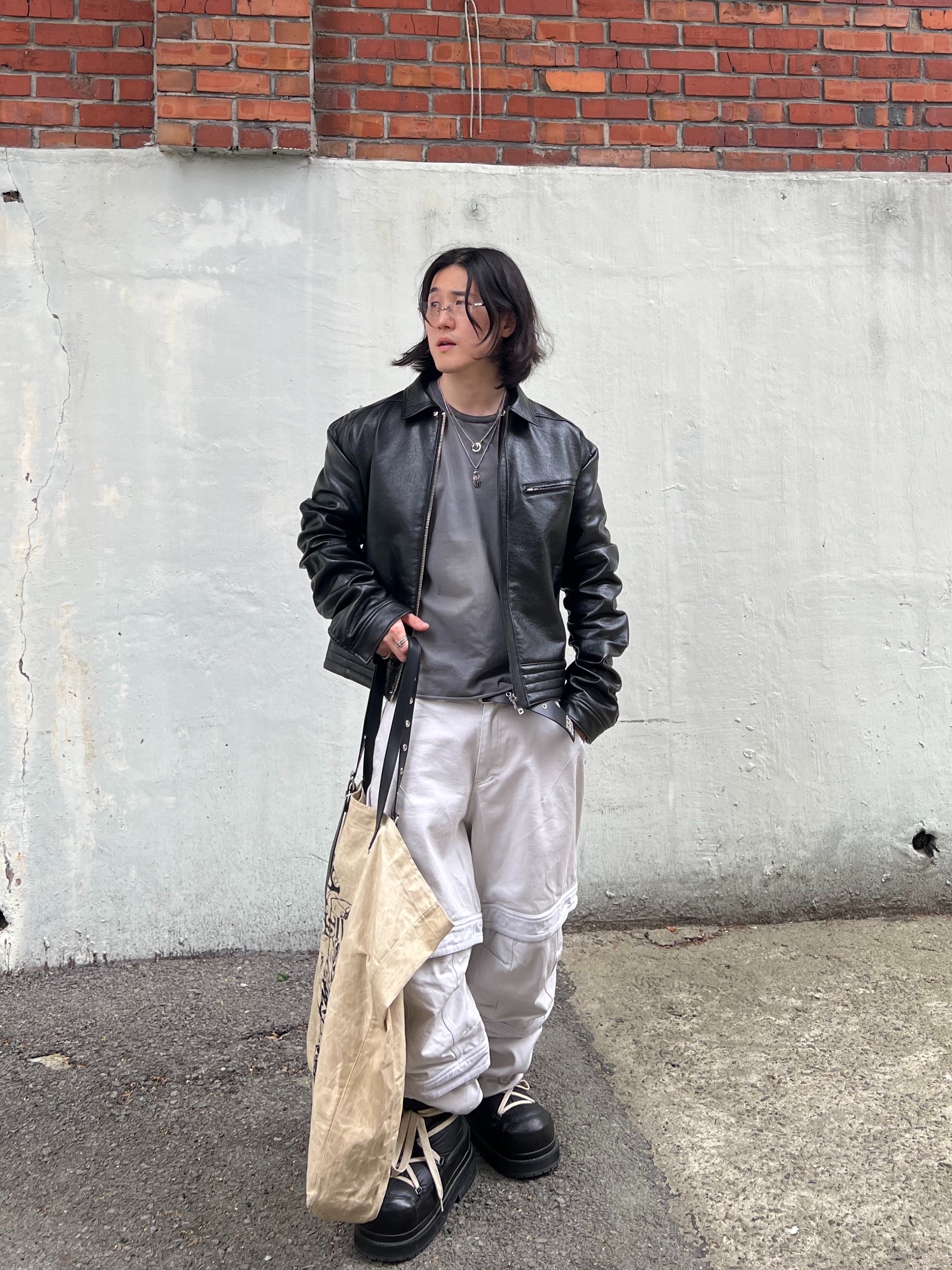 Gentle Monster Paranoyd 02 Silver Clear, Farfromwhat Far Layered Work Pants White 착용 스타일 - 2