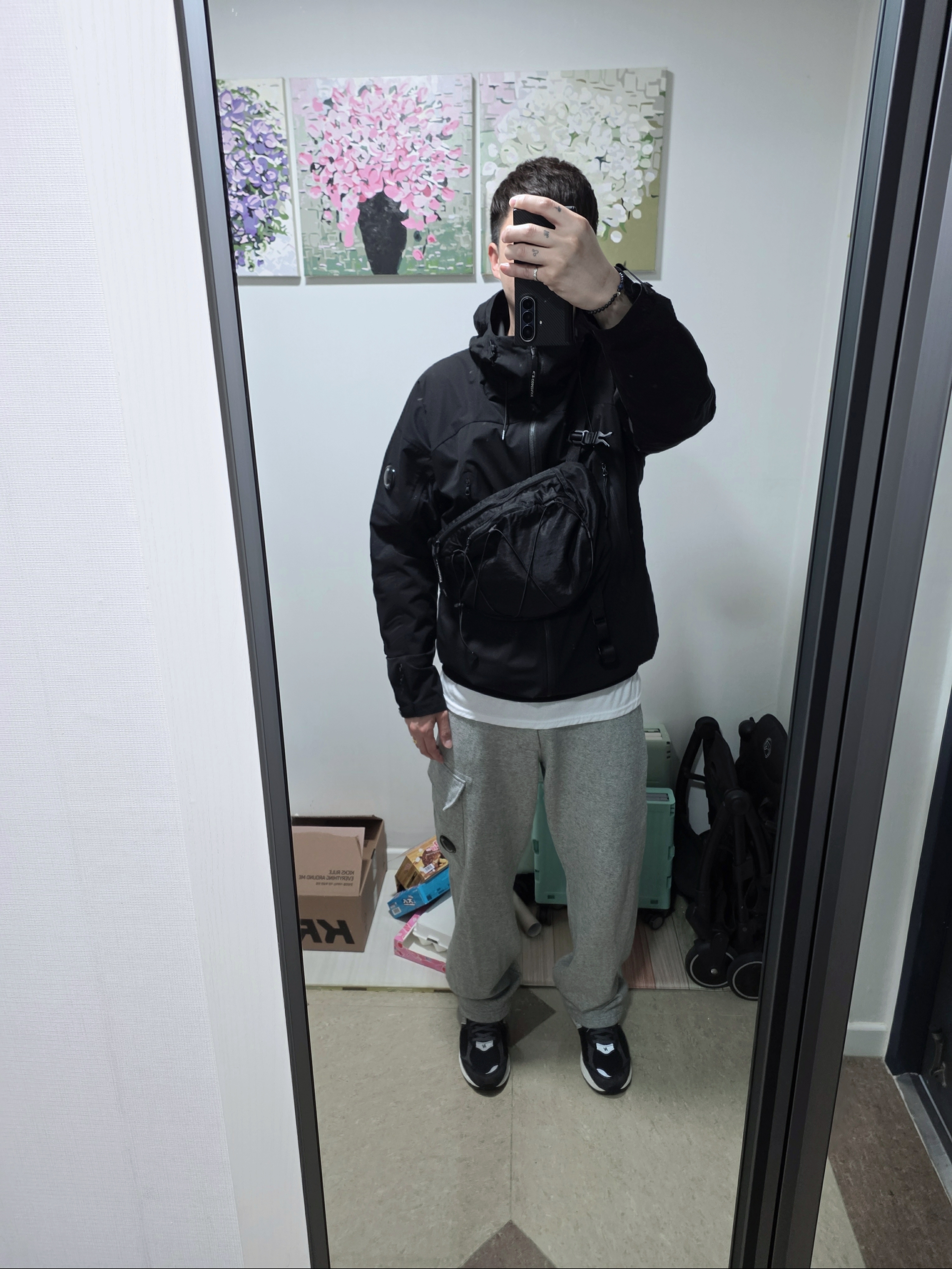 C.P. Company Pro-Tek Hooded Lens Jacket Black - 26SS, C.P. Company Nylon B Lens Cross Bag Black 착용 스타일 - 2