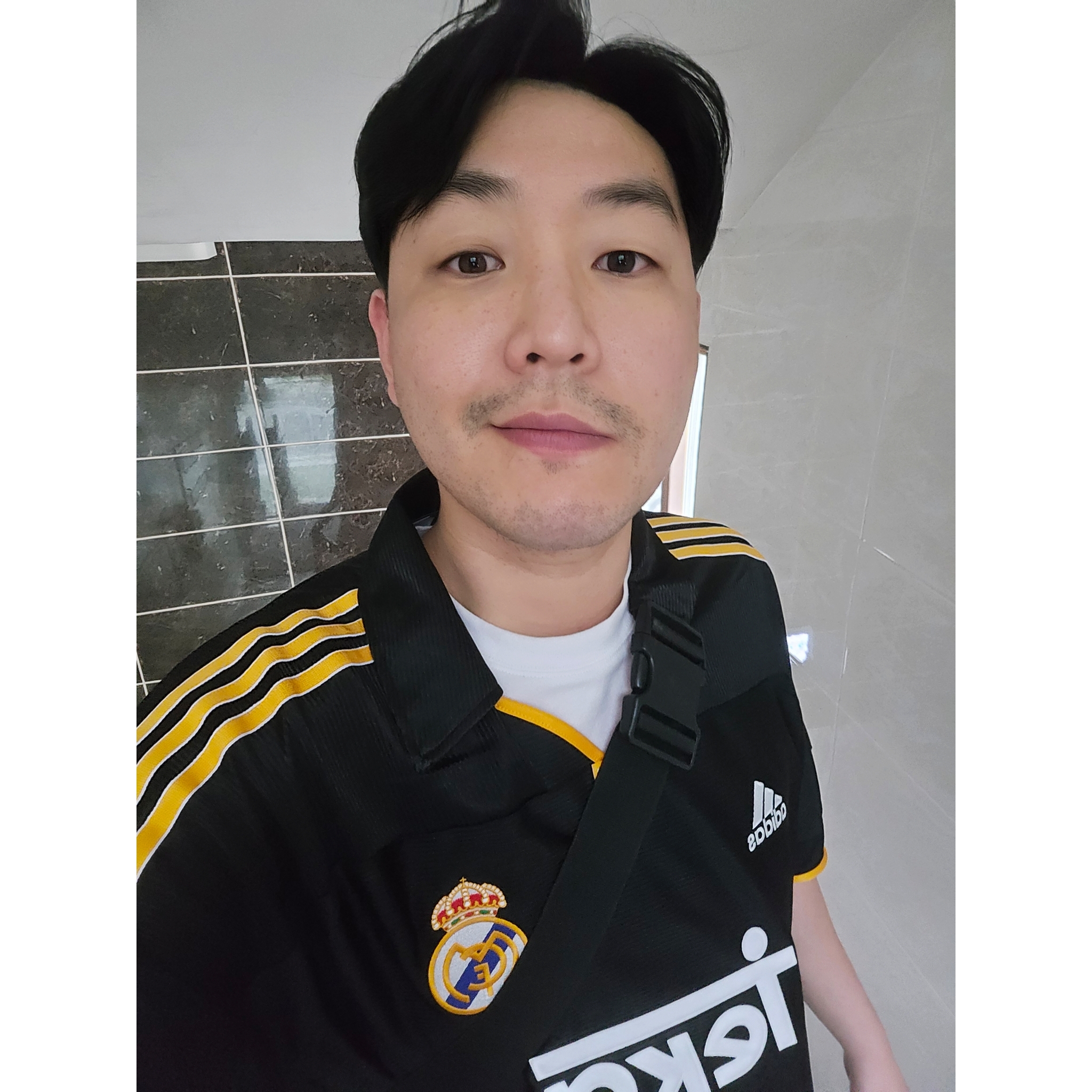 Adidas Real Madrid 99/00 Away Jersey Black - KR Sizing (Non Marking Ver.), Nike x Supreme Air Force 1 Low White 착용 스타일