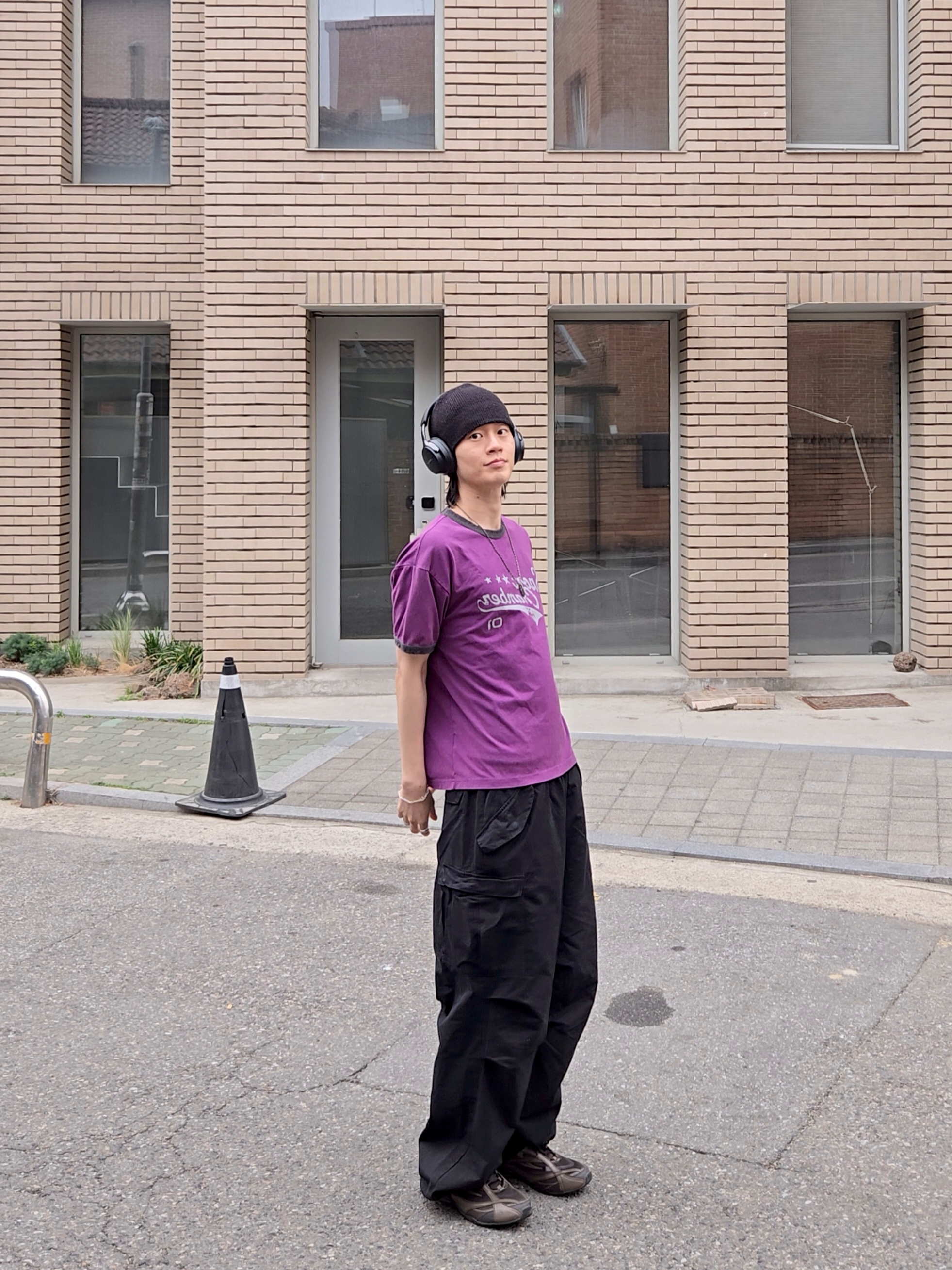 SPORT CHAMBER Active Logo T-Shirt PURPLE, Fila Flaire Brown 착용 스타일 - 3