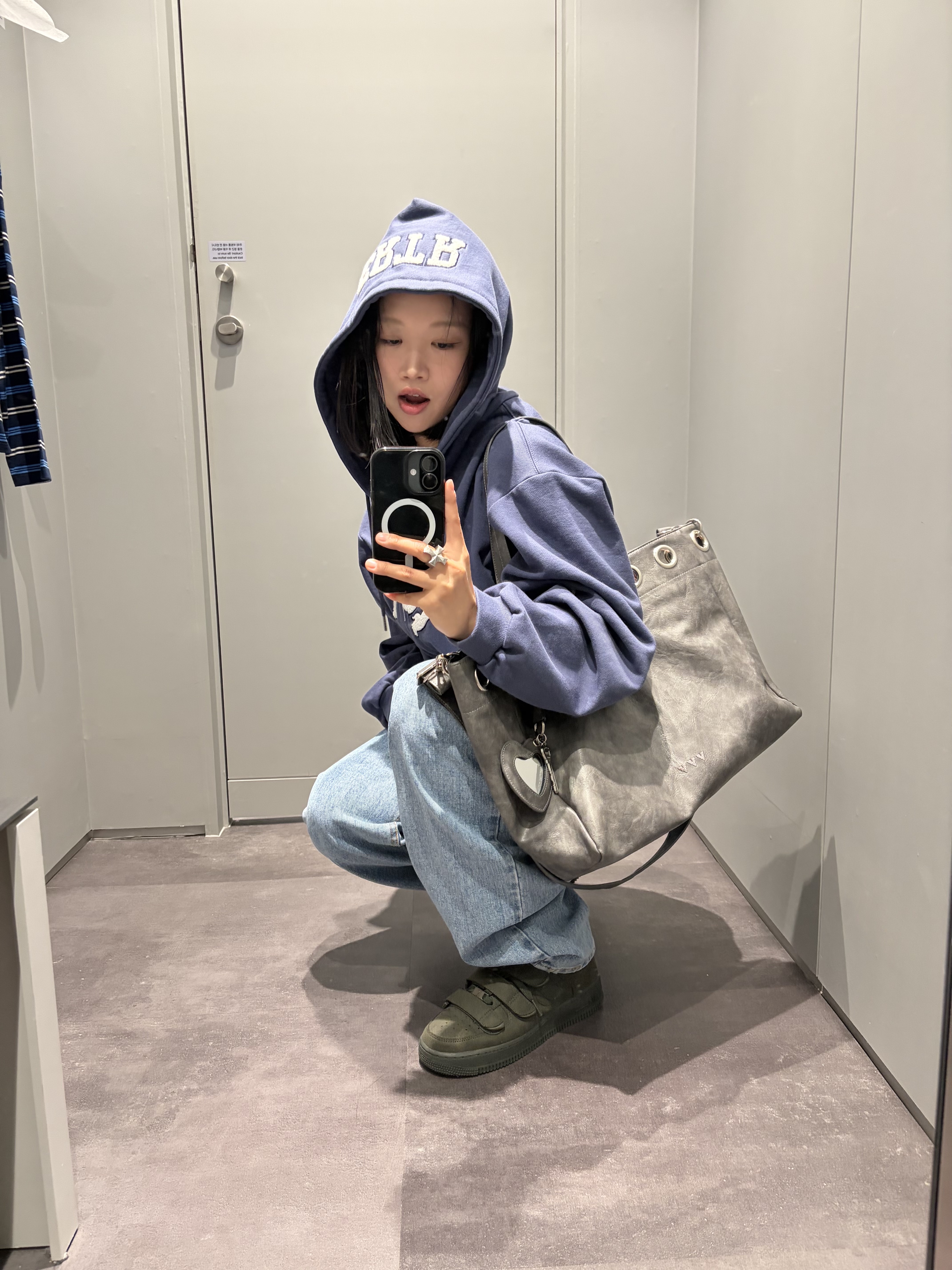 Nike x Billie Eilish Air Force 1 High '07 SP Sequoia 착용 스타일