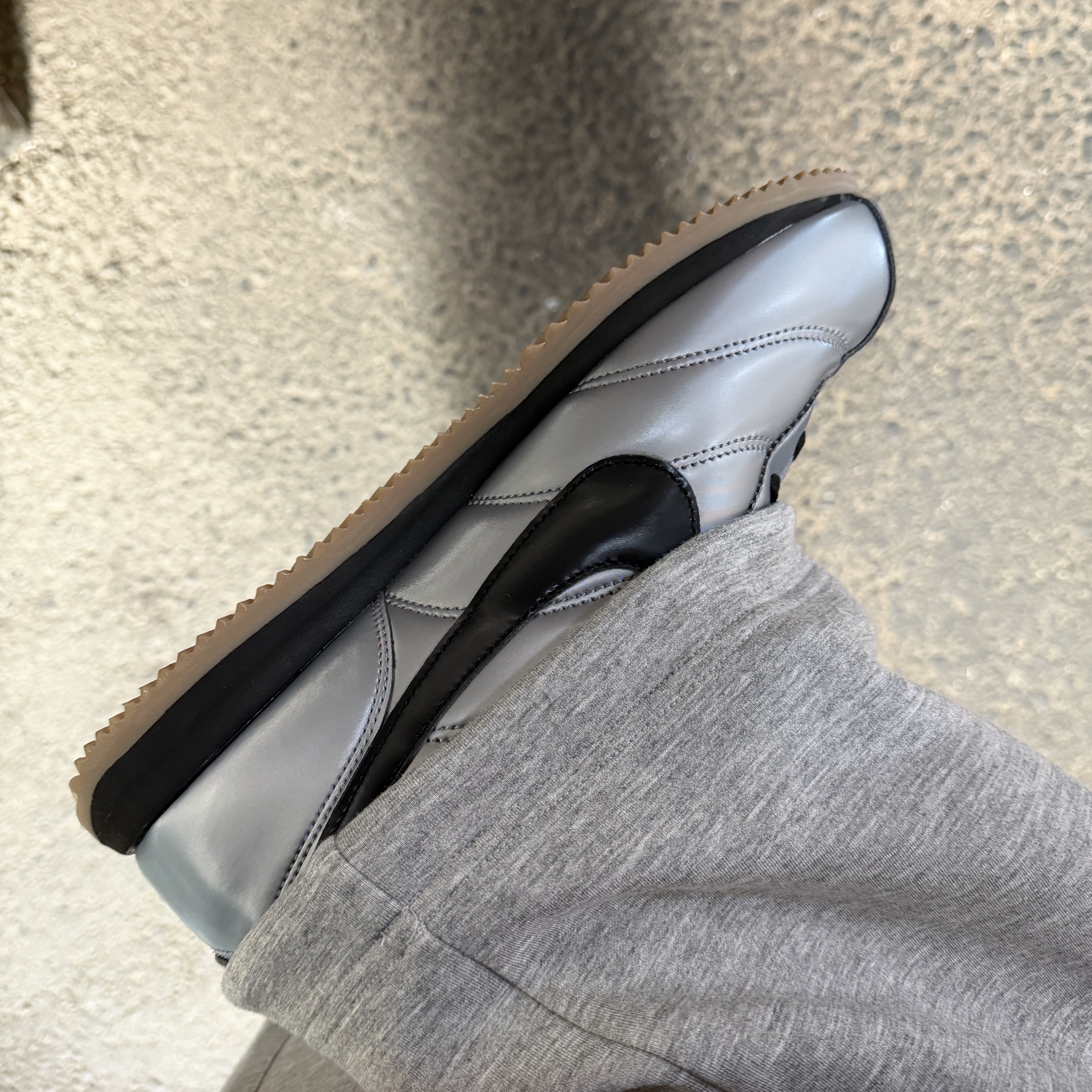 Nike Cortez Leather SE Metallic Cool Grey Black 착용 스타일 - 3