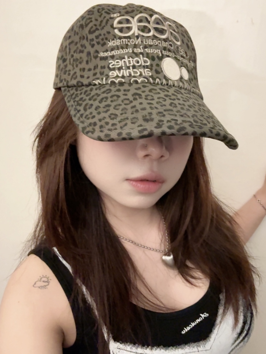 AEAE Web Logo Leopard Cap Khaki 착용 스타일
