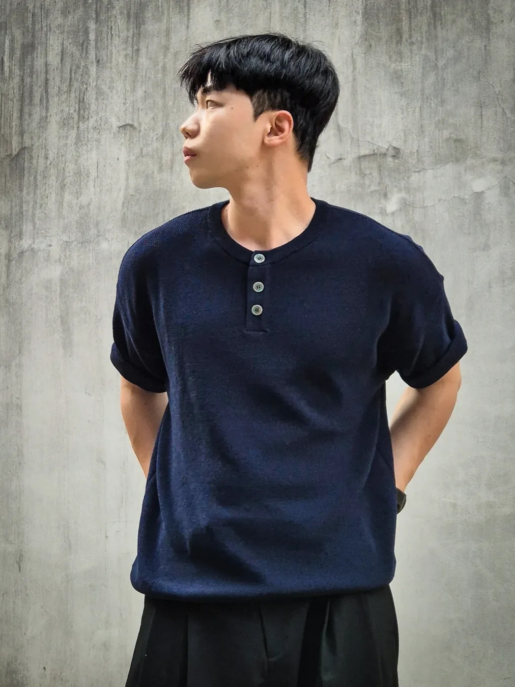 Knitted Coolever Henley Neck Half Sleeve Knit NVAY 착용 스타일 - 2