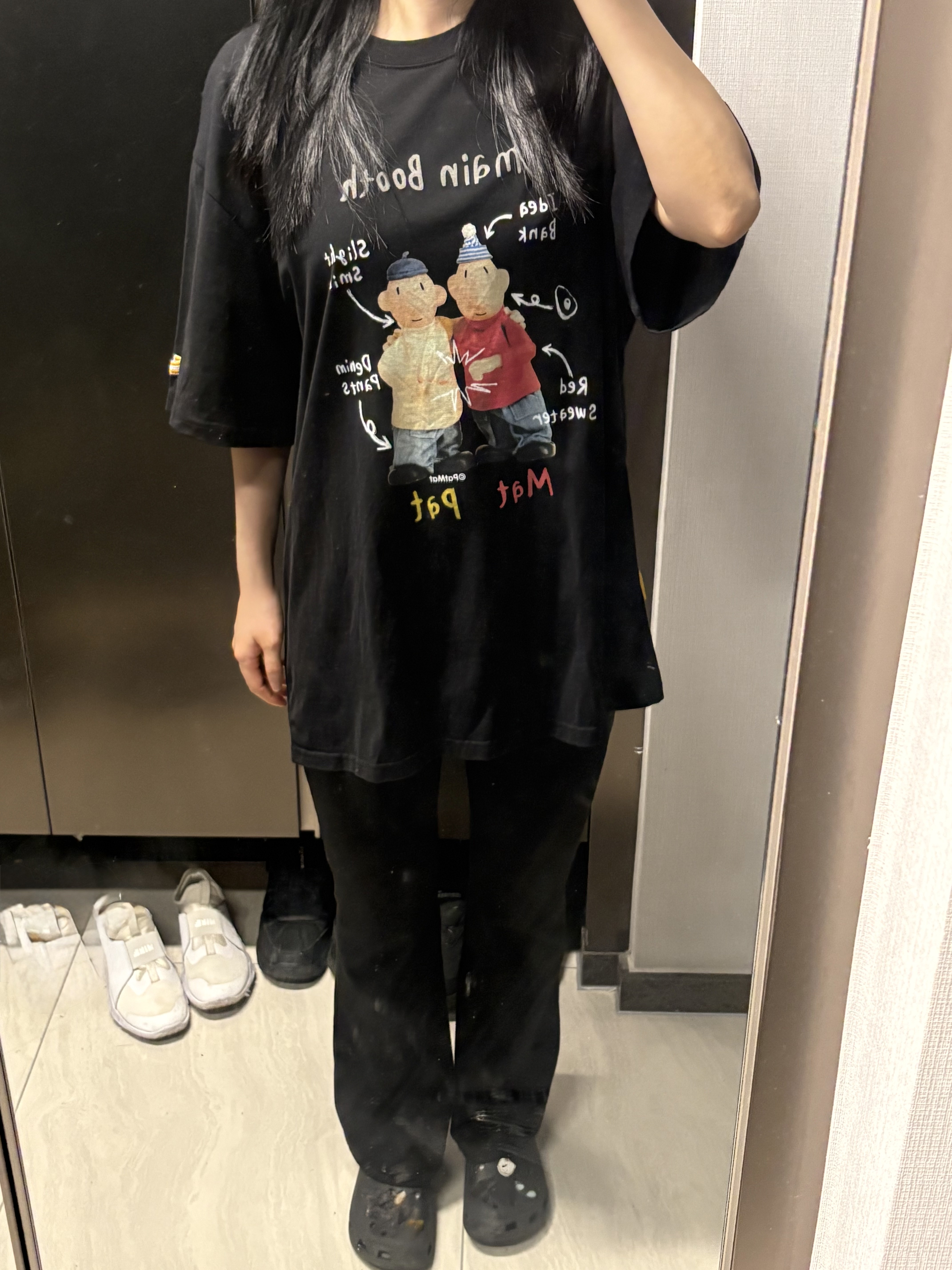 MAINBOOTH [Pat&Mat] QnA T-shirt Black 착용 스타일