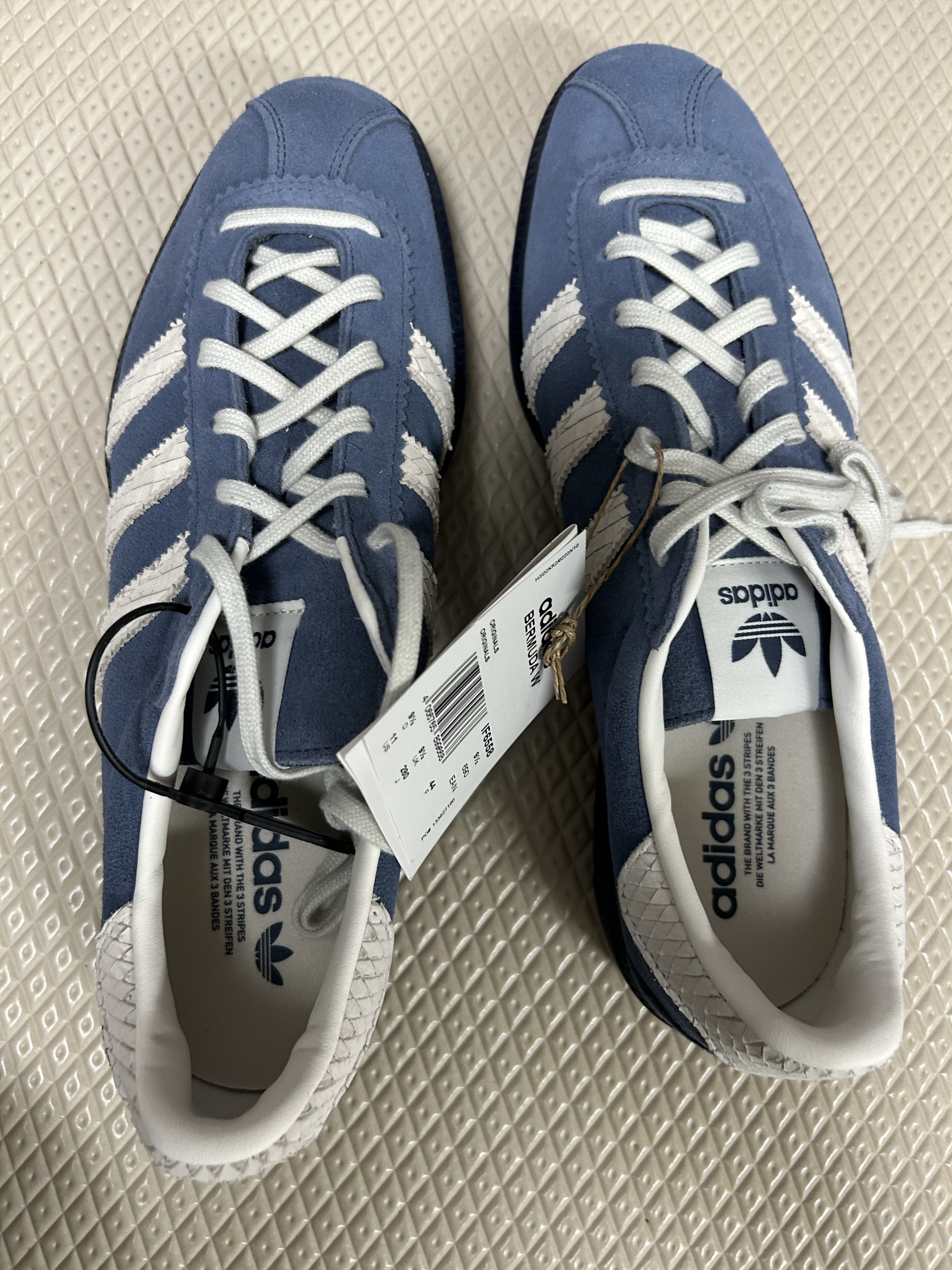 (W) Adidas Bermuda Night Indigo Preloved Ink 착용 스타일