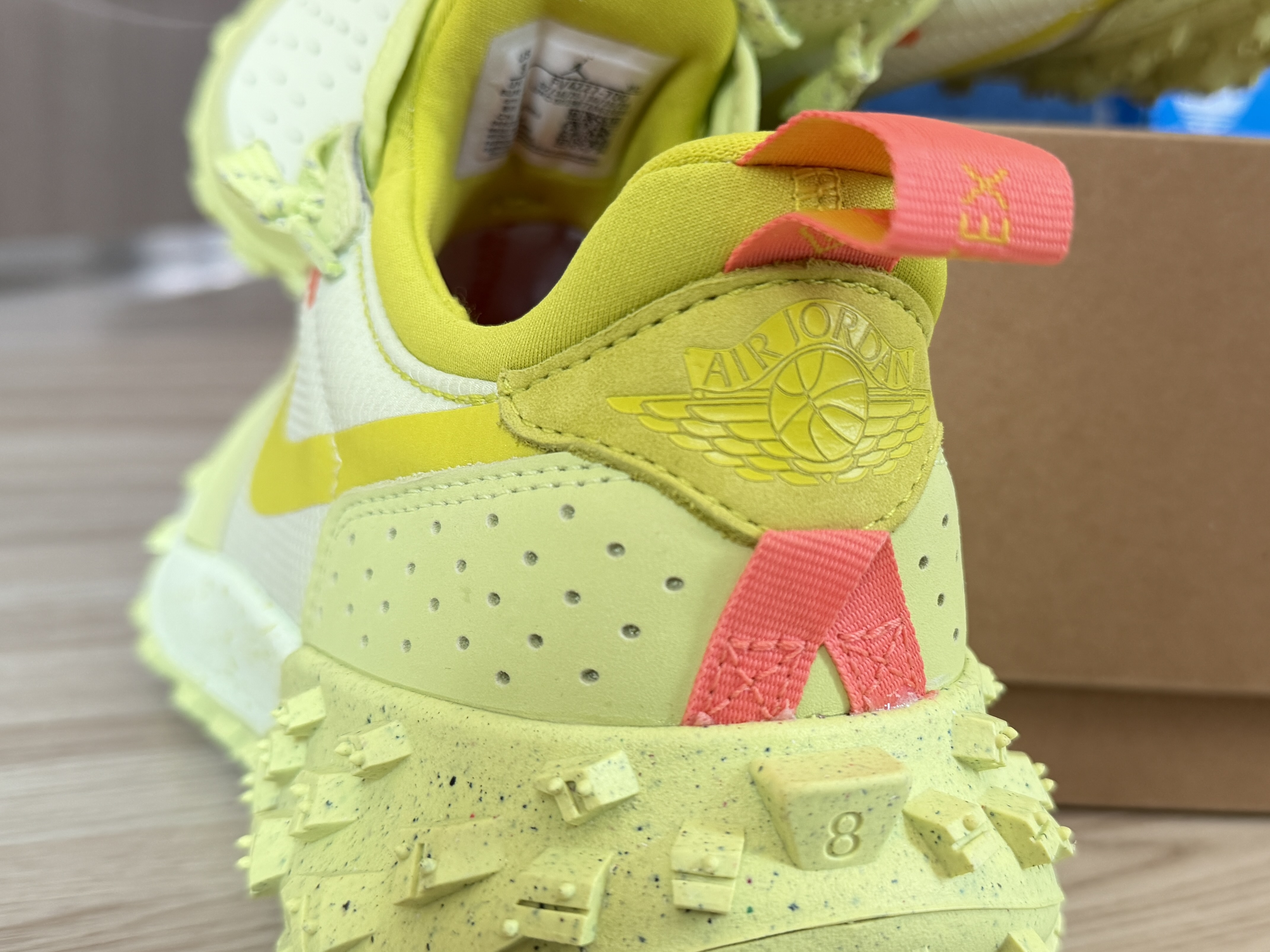 Jordan 1 Low Element Gore-Tex Light Lemon Twist Life Lime 착용 스타일 - 6