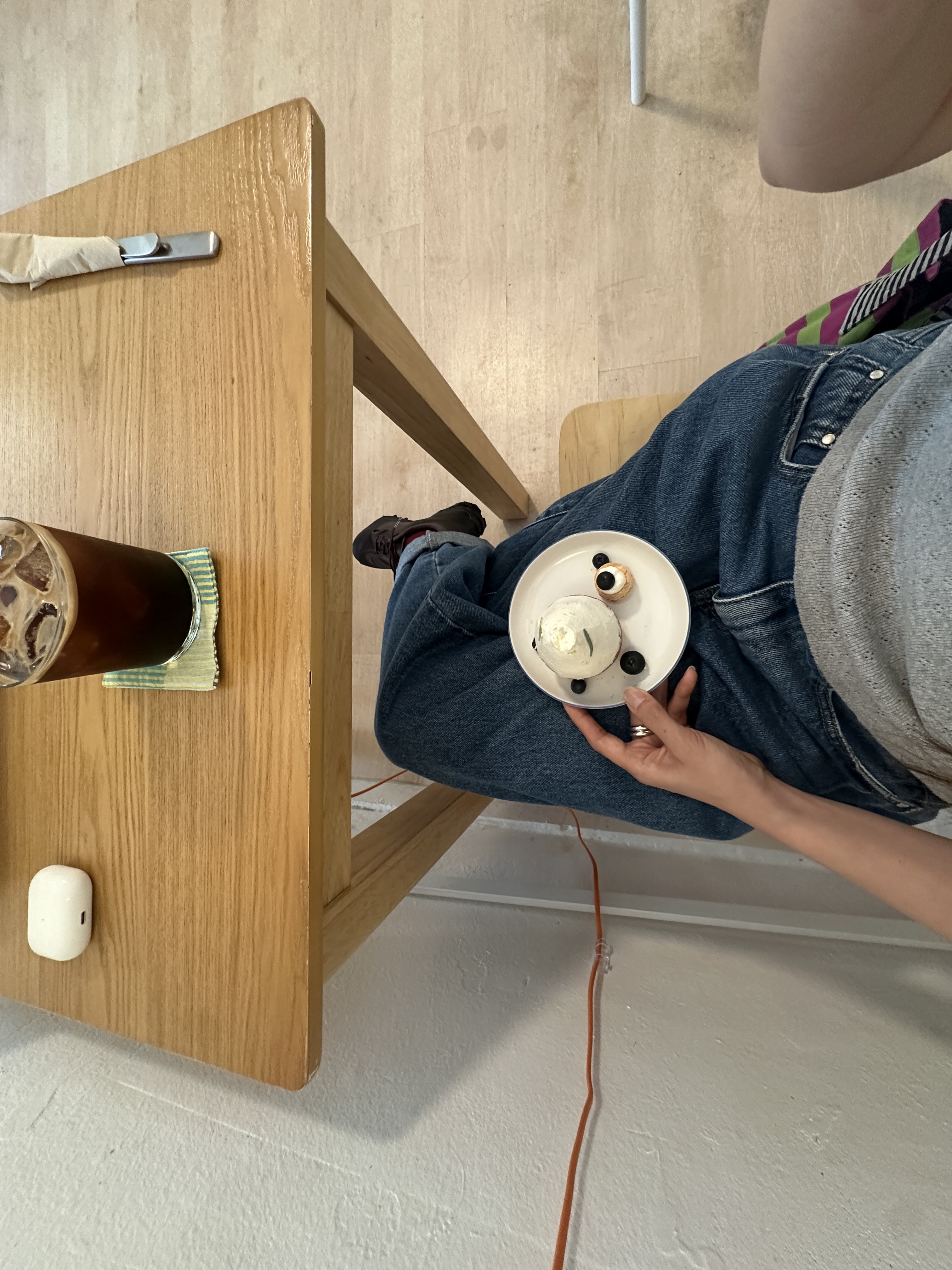 On Running x Post Archive Faction (Paf) Cloudventure Peak Cacao Espresso 착용 스타일