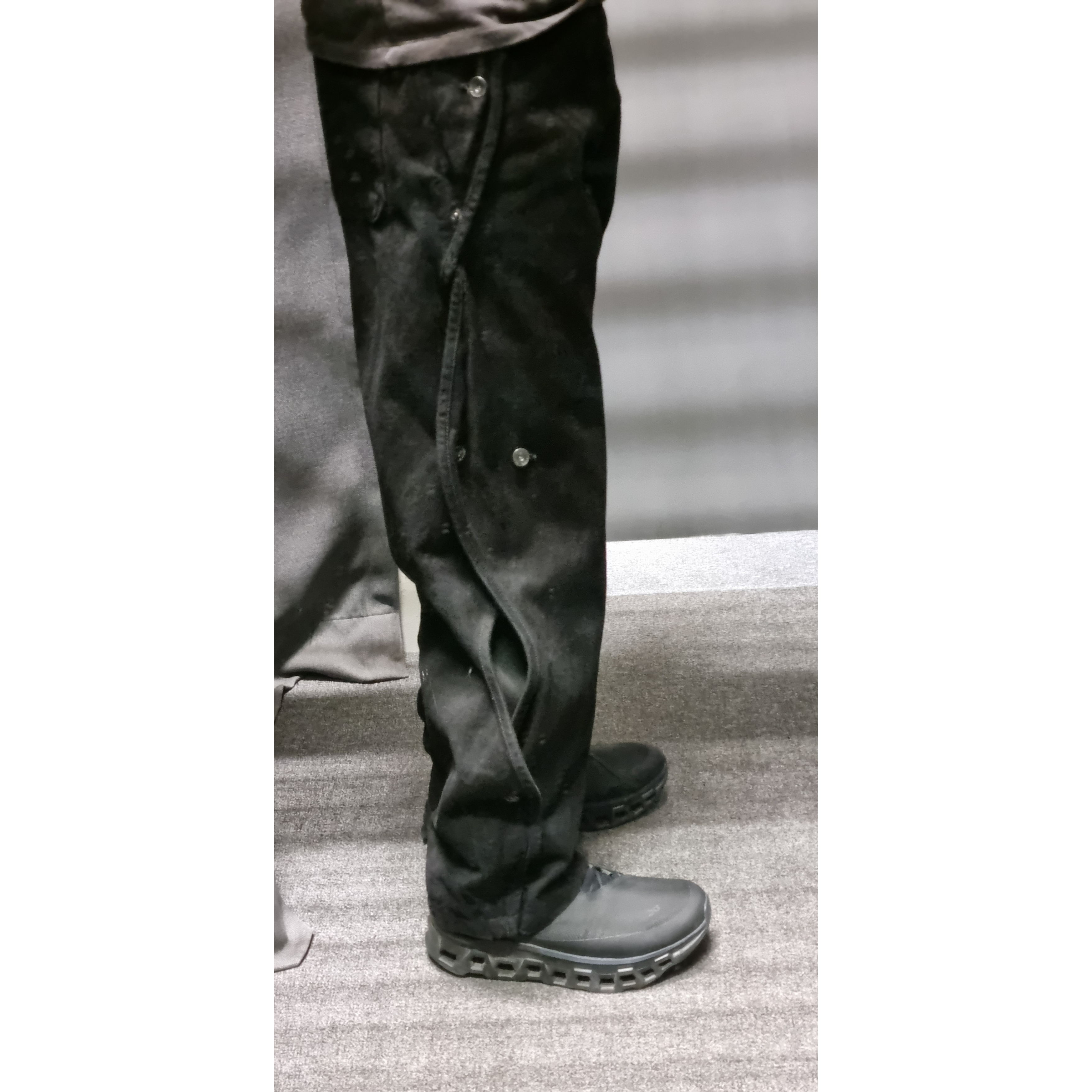 On Running x Post Archive Faction (Paf) Cloudmonster 2 Black Magnet, Sansan Gear Cotton Wave Pants Black 착용 스타일 - 3