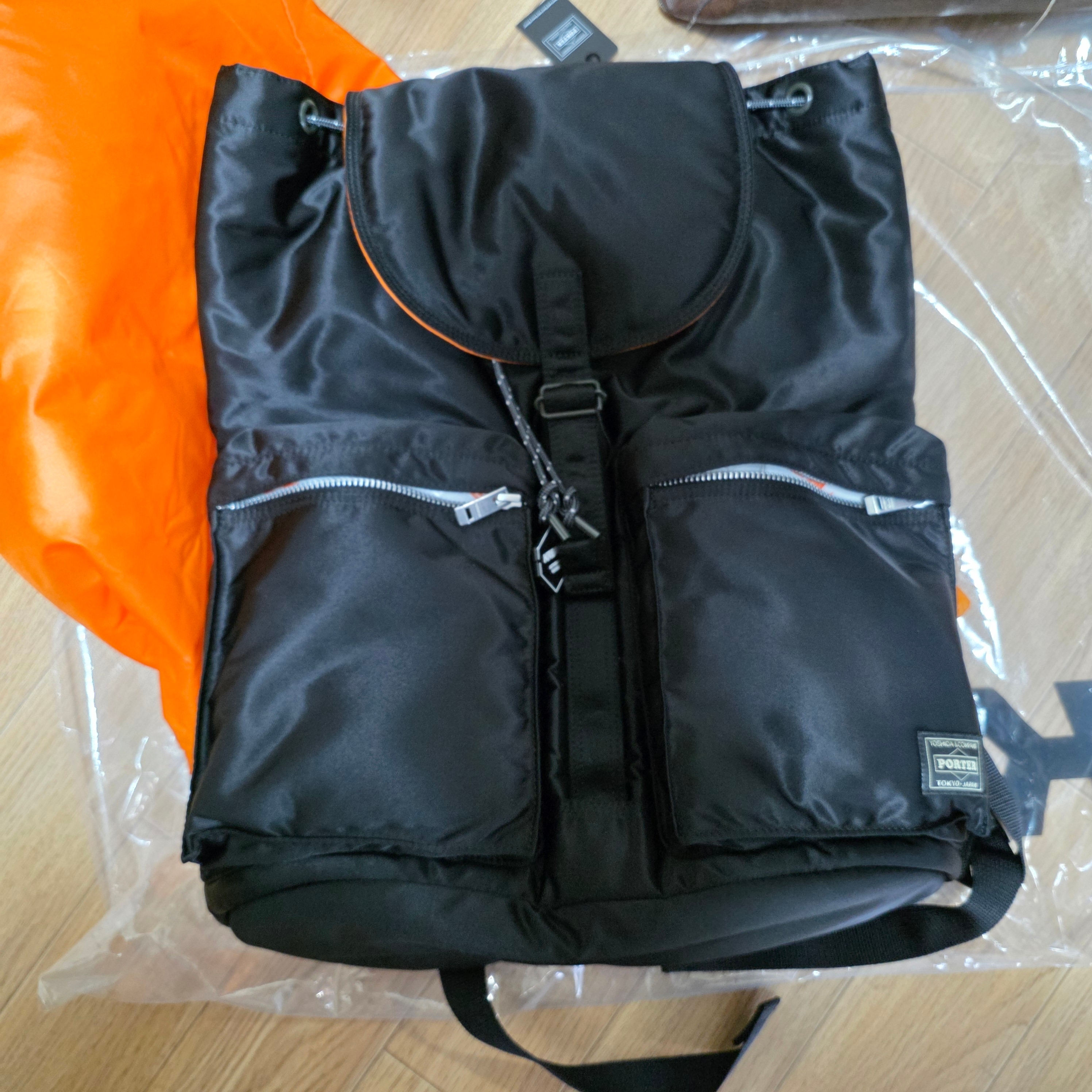 Porter All New Tanker Rucksack Black 착용 스타일 - 2