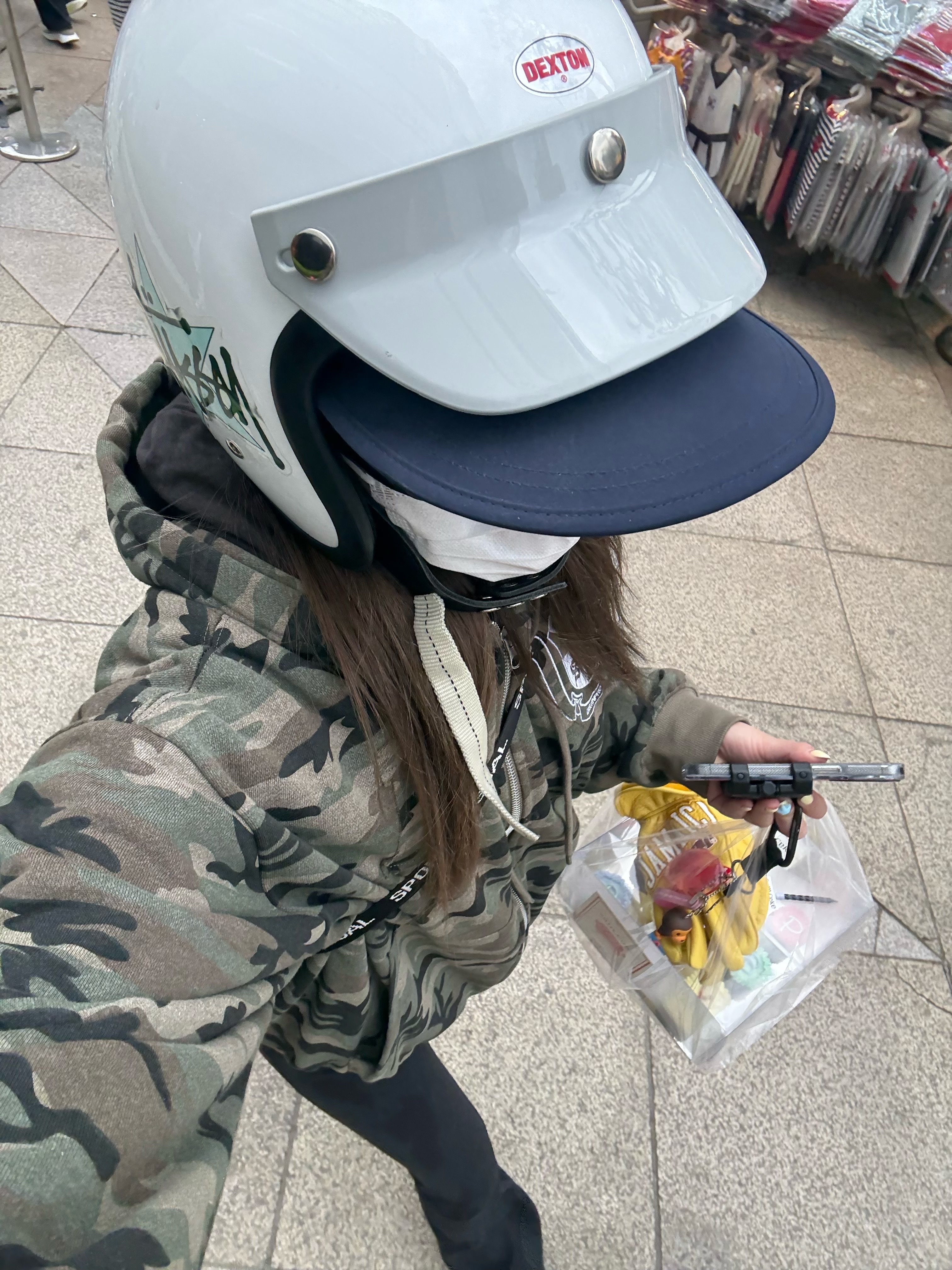 Stussy x Denim Tears Leather Gloves Yellow 착용 스타일