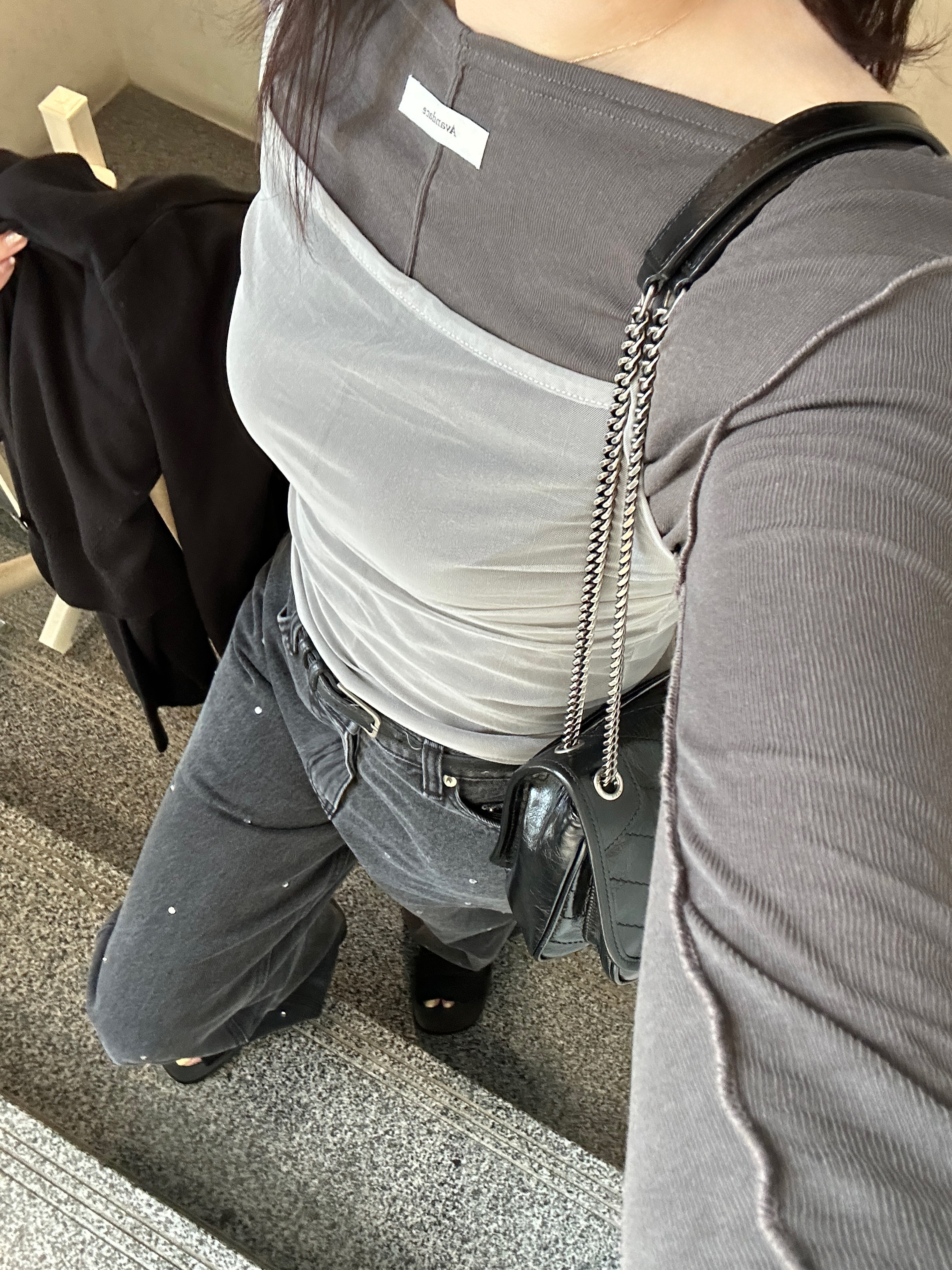Chrome Hearts Spacer Forever Ring 6mm Silver, Saint Laurent Black Monogram Niki Medium Bag with Silver Chain Strap in Crinkled Vintage Leather Black 착용 스타일 - 3