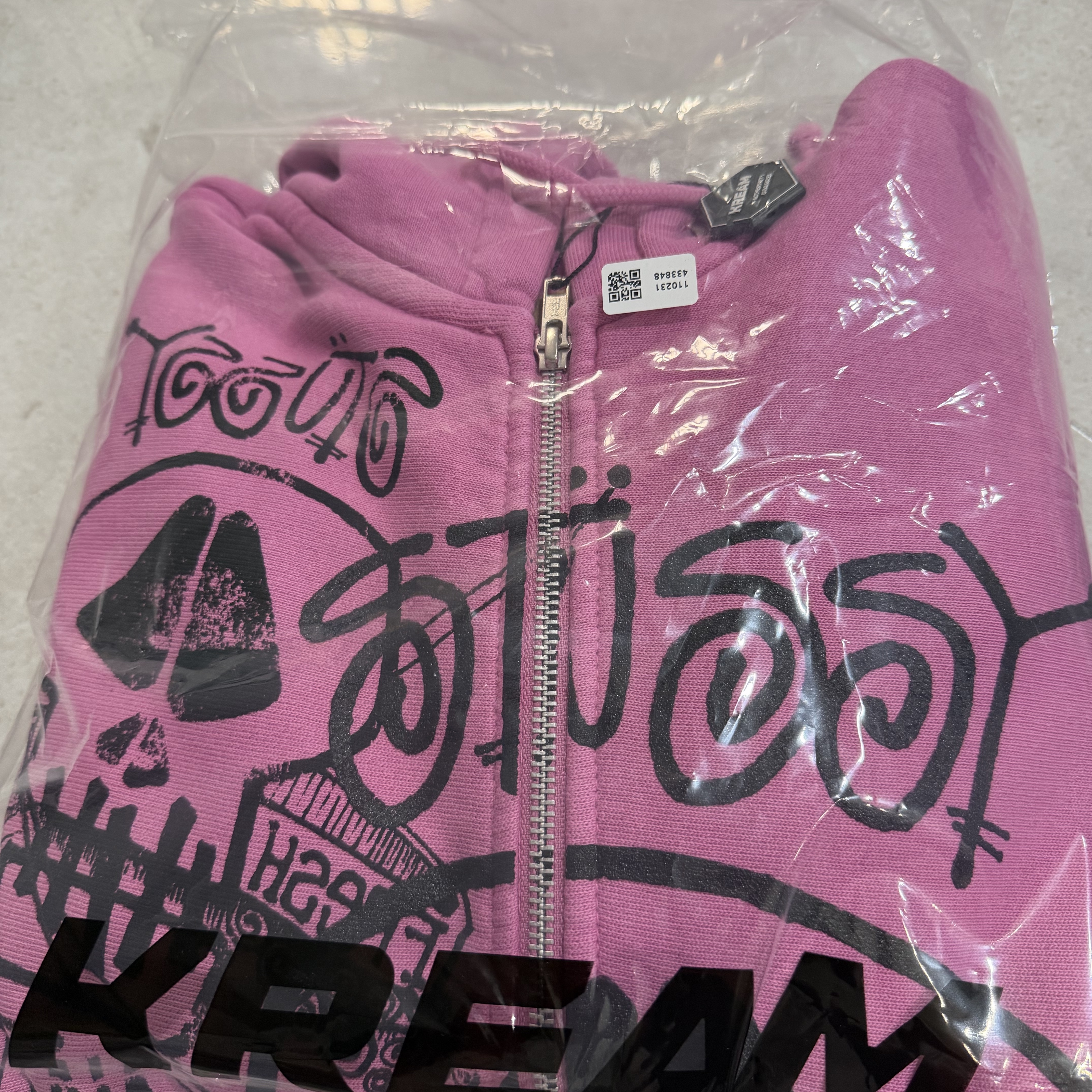 Stussy Skulls Pigment Dyed Zip Hoodie Pink 착용 스타일 - 2