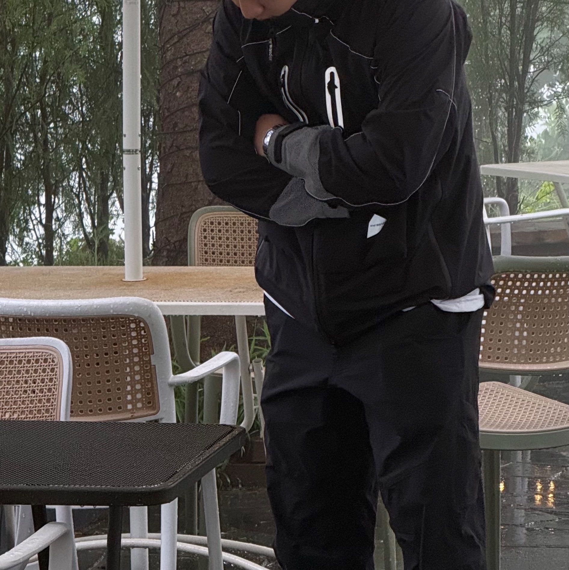 And Wander Pertex Shield Rain Jacket Black, Arc'teryx Cronin Pants Black 착용 스타일 - 2