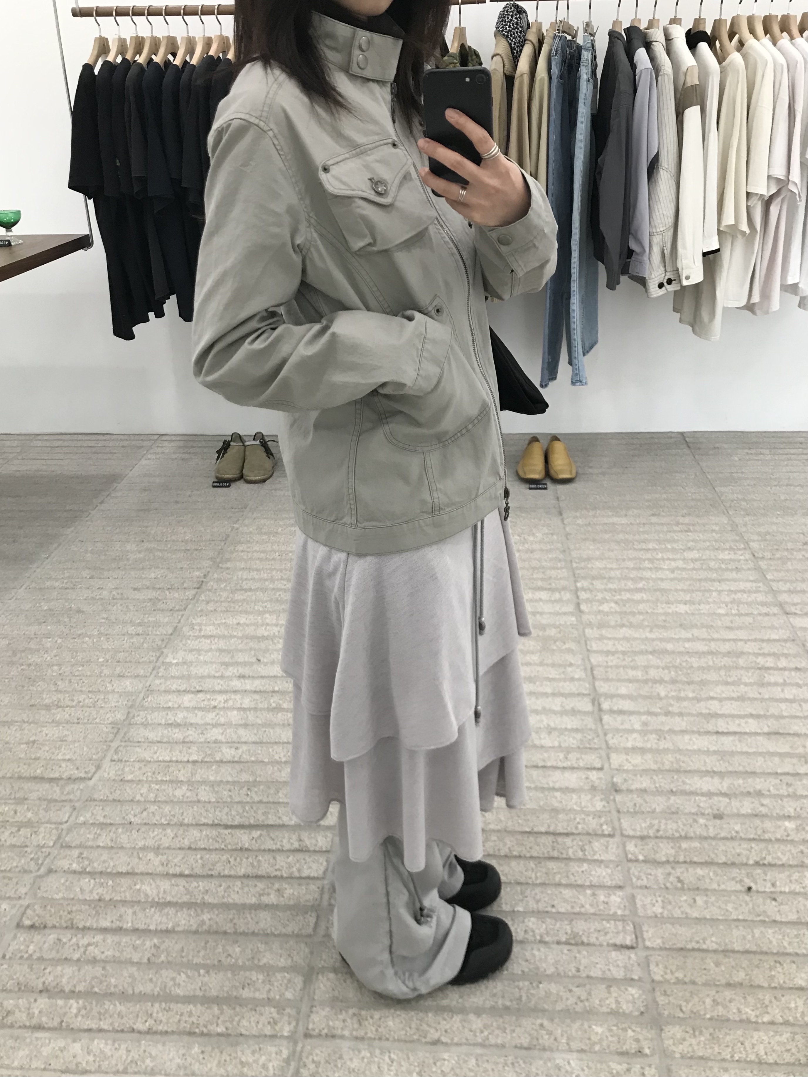 (W) hugyourskin Bootcut Cargo Pants Gray 착용 스타일