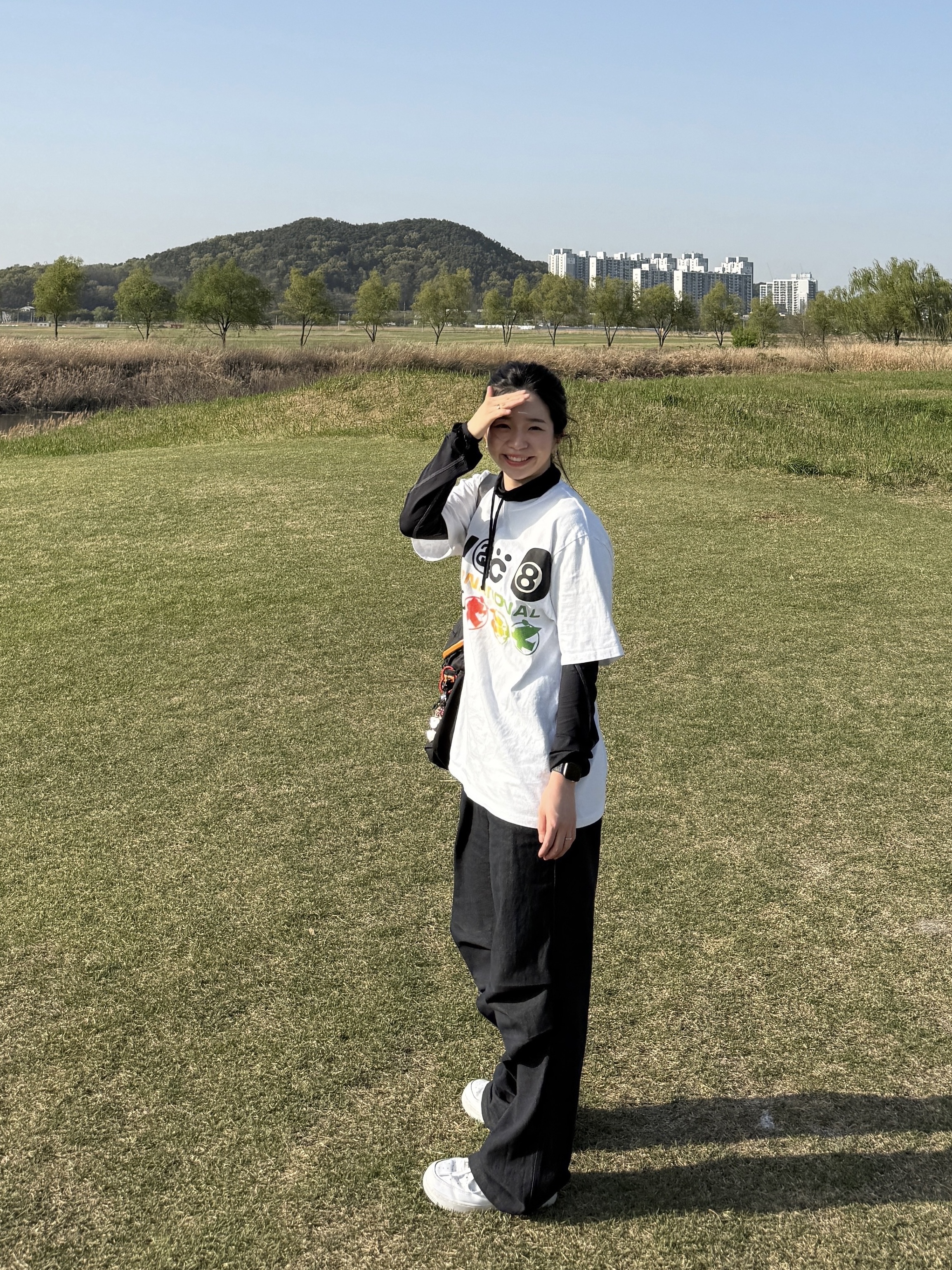 Nike x Supreme Air Force 1 Low White, Stussy x Cactus Plant Flea Market International T-Shirt White 착용 스타일 - 1