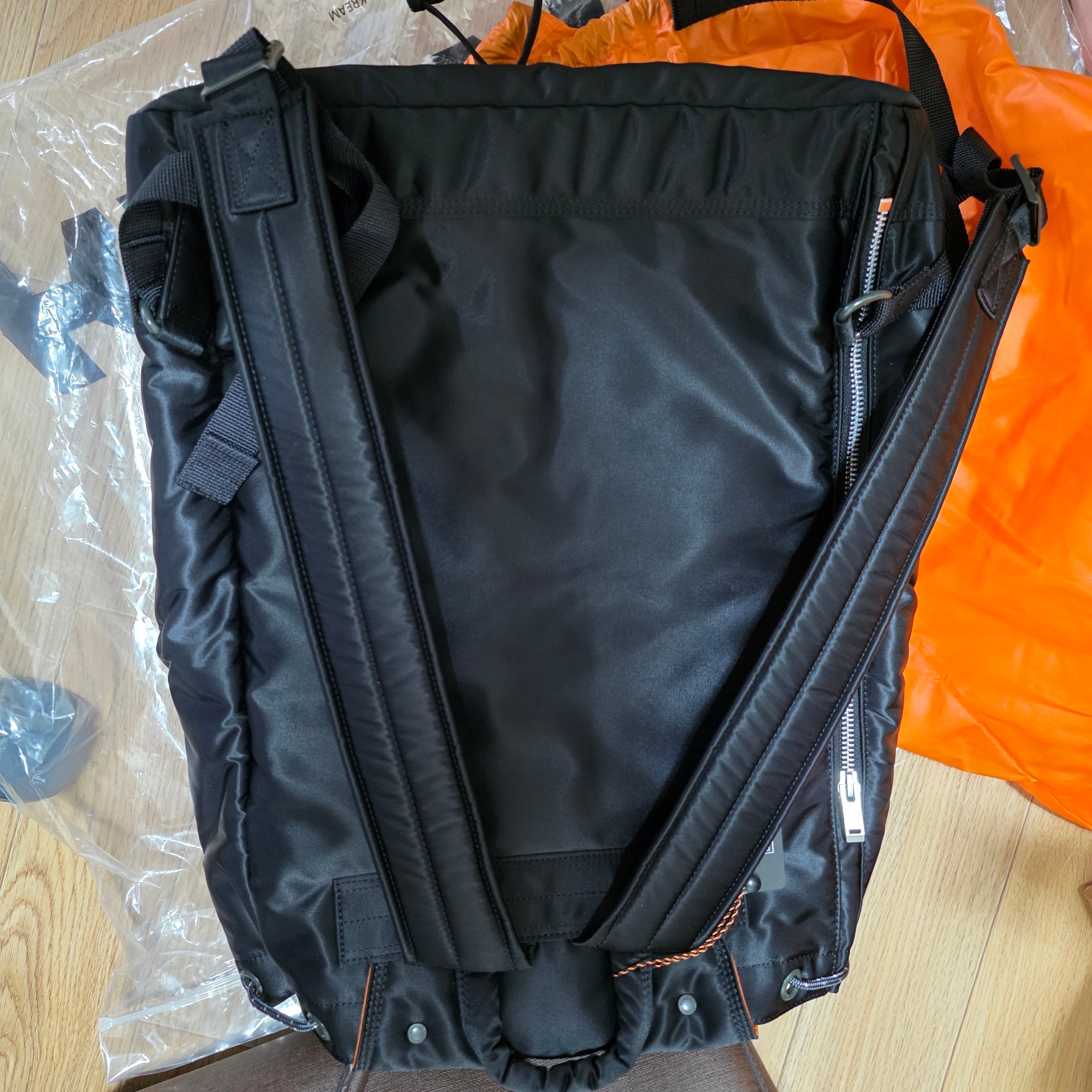 Porter All New Tanker Rucksack Black 착용 스타일 - 3
