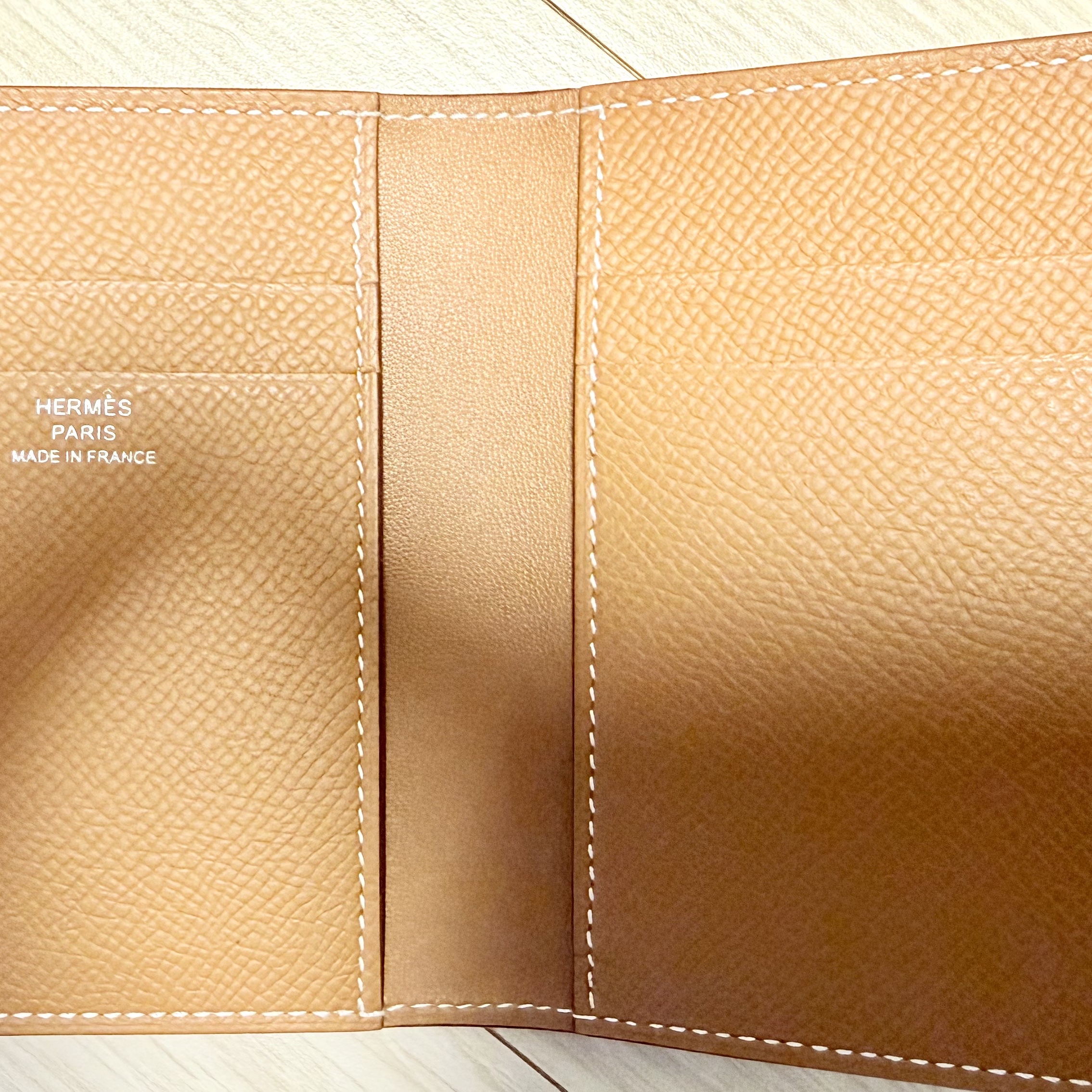 Hermes MC² Euclide Card Holder Epsom & Gold 착용 스타일 - 2
