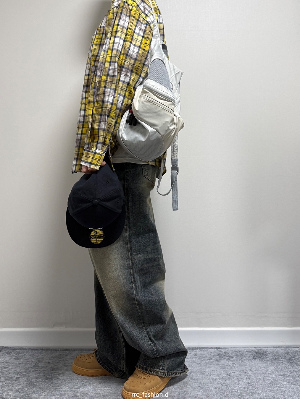 Mischief x Eplc Lightweight Zip Around Backpack Light Gray, Undermycar Mu.26 Anti Fxxking Logo Play Brush Washed Wide Jeans Oil Blue 착용 스타일 - 2